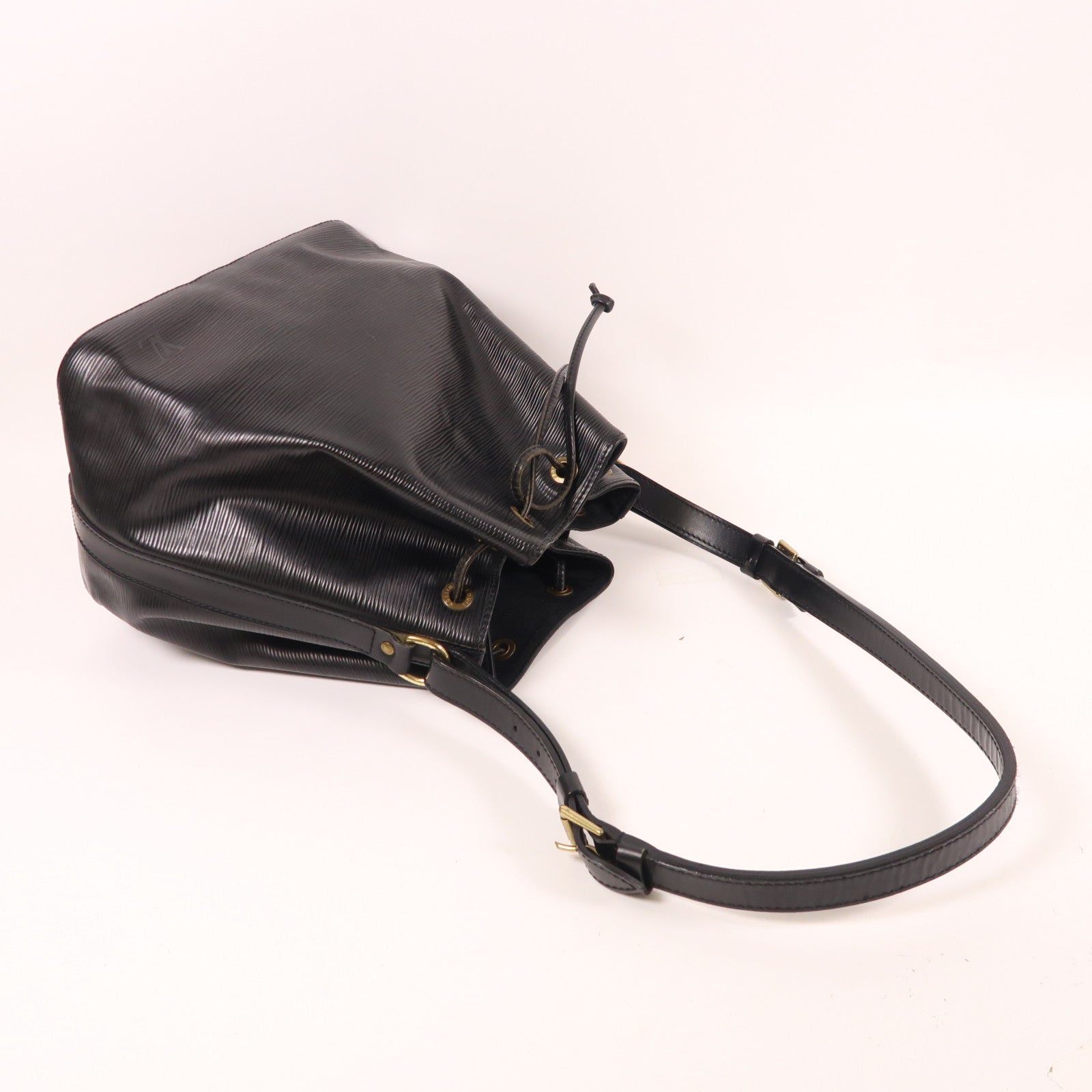 LOUIS VUITTON Epi Petit Noe金扣肩背袋黑色