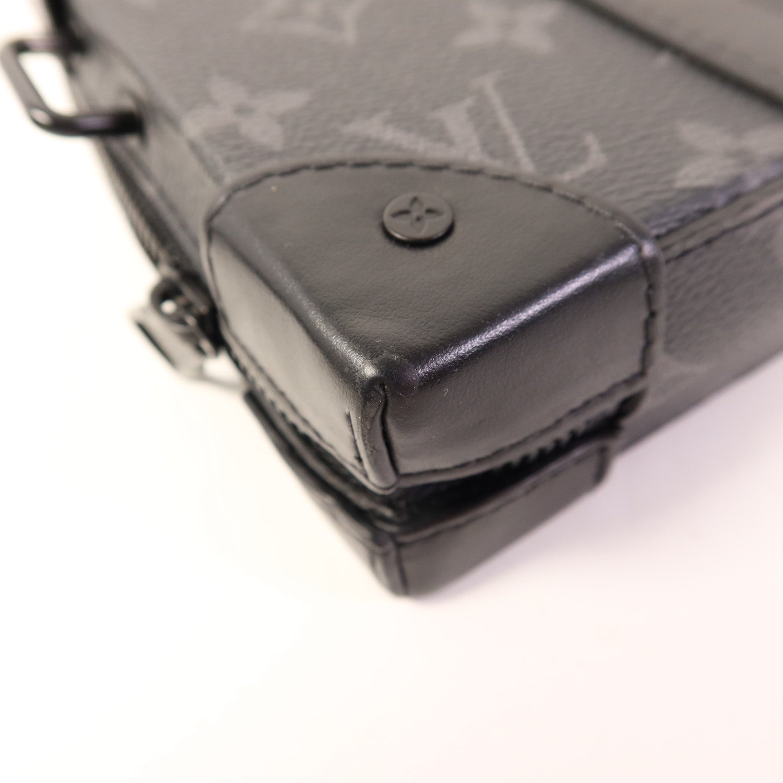 LOUIS VUITTON Monogram Eclipse Soft Trunk Wallet肩背袋