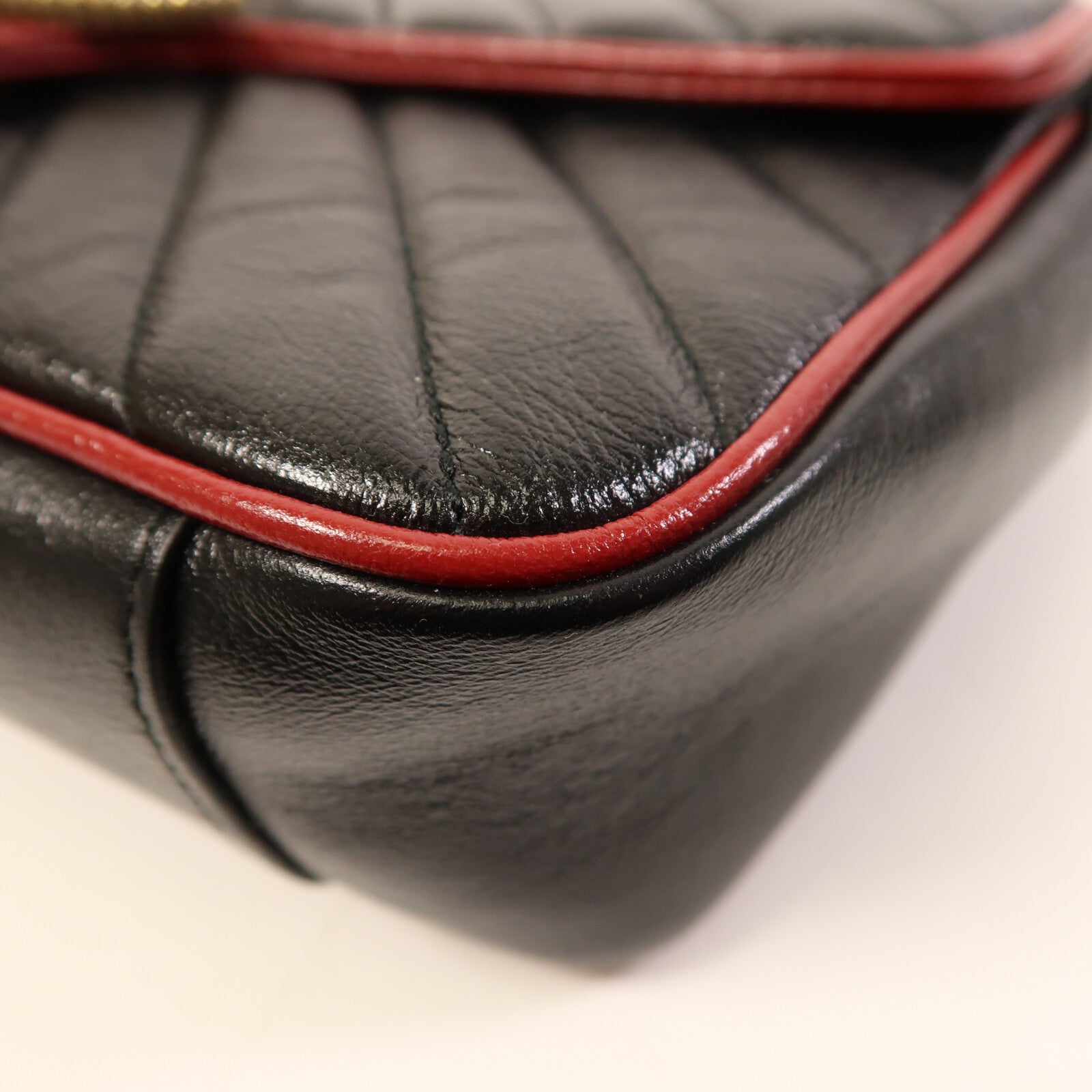 GUCCI 牛皮皮革GG Marmont金扣鏈帶肩背袋