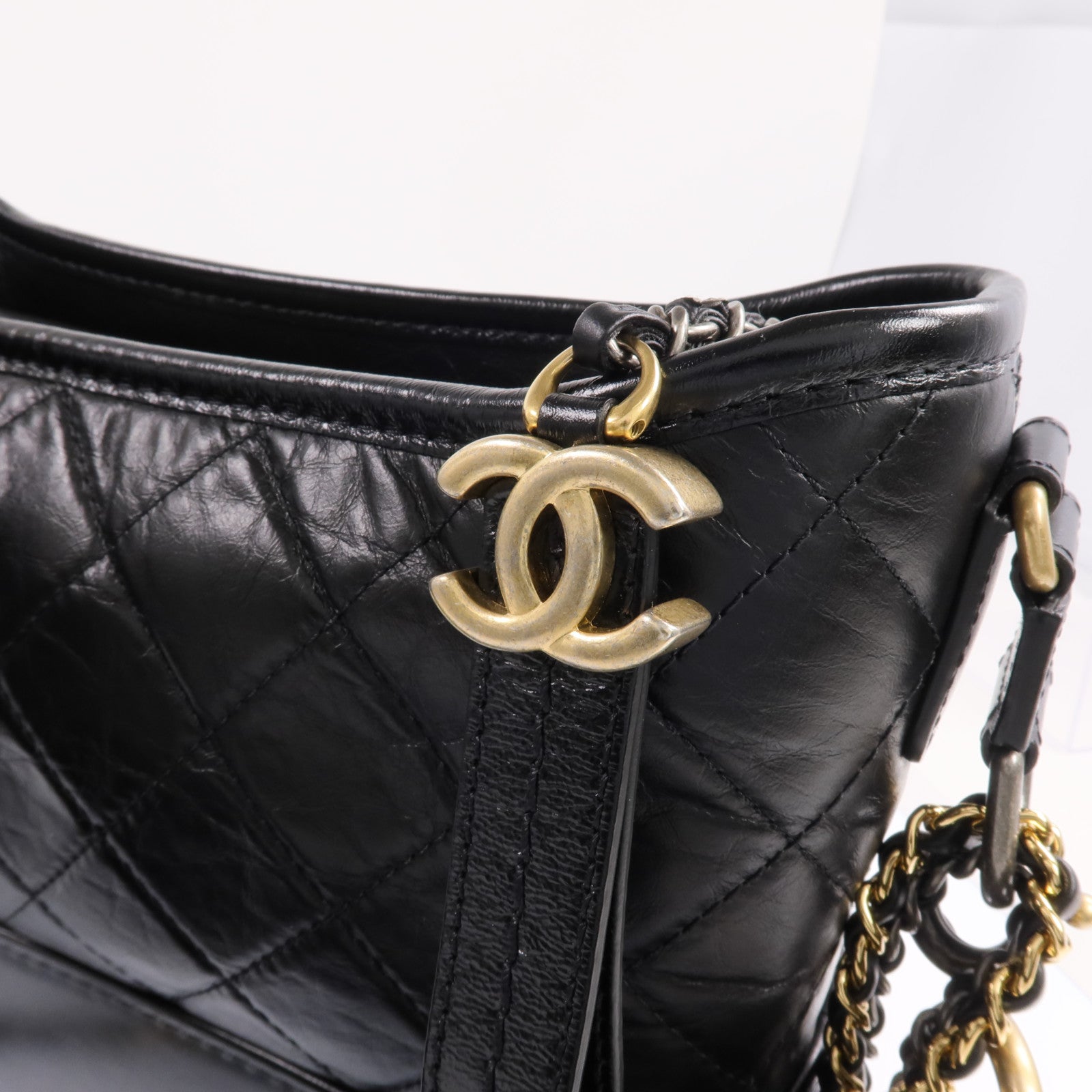 CHANEL 牛皮皮革Gabrielle Medium鏈帶肩背袋
