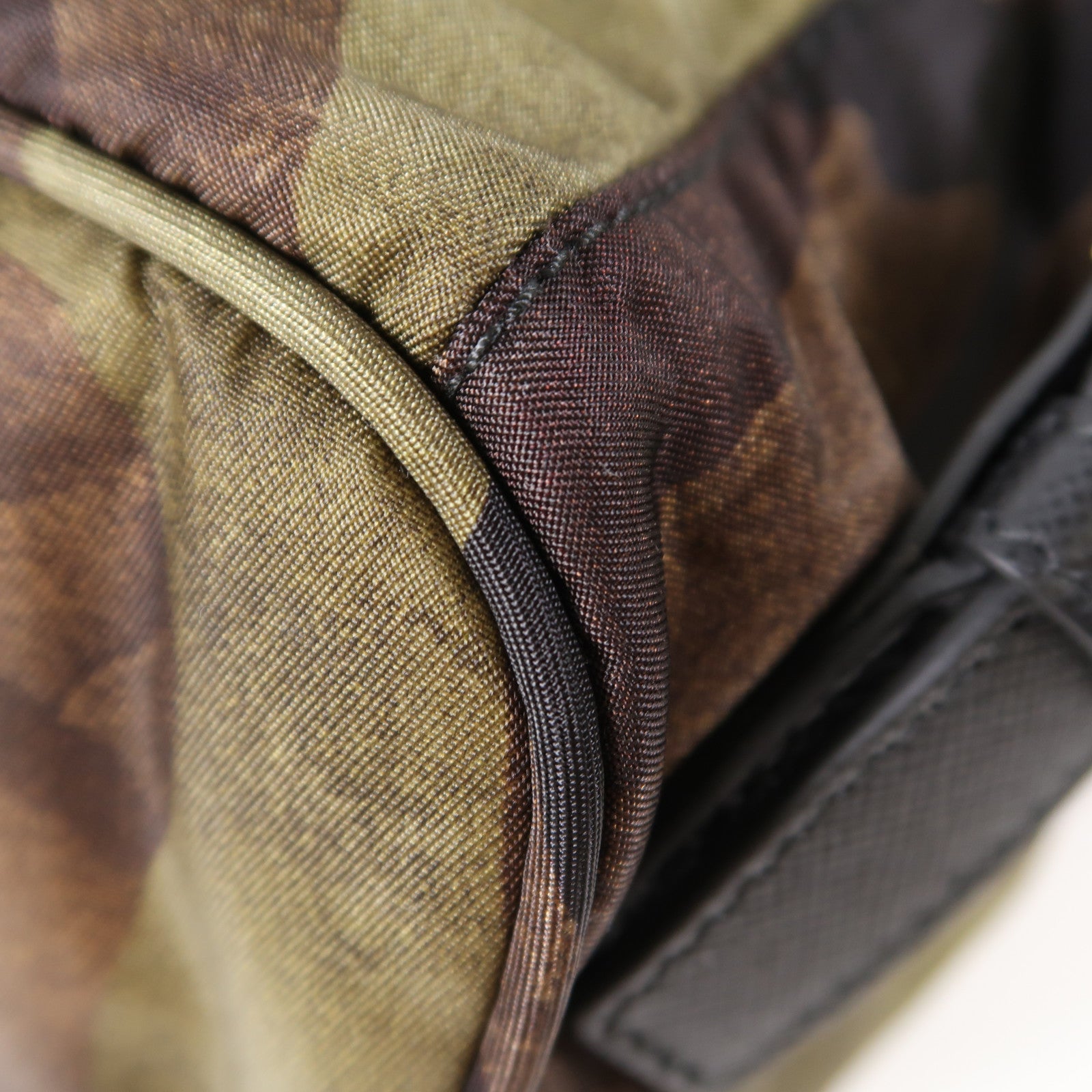 PRADA 尼龍Rucksack銀扣背包