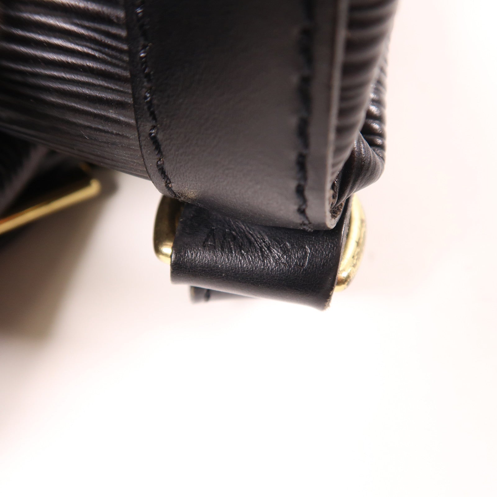 LOUIS VUITTON Epi Petit Noe金扣肩背袋黑色