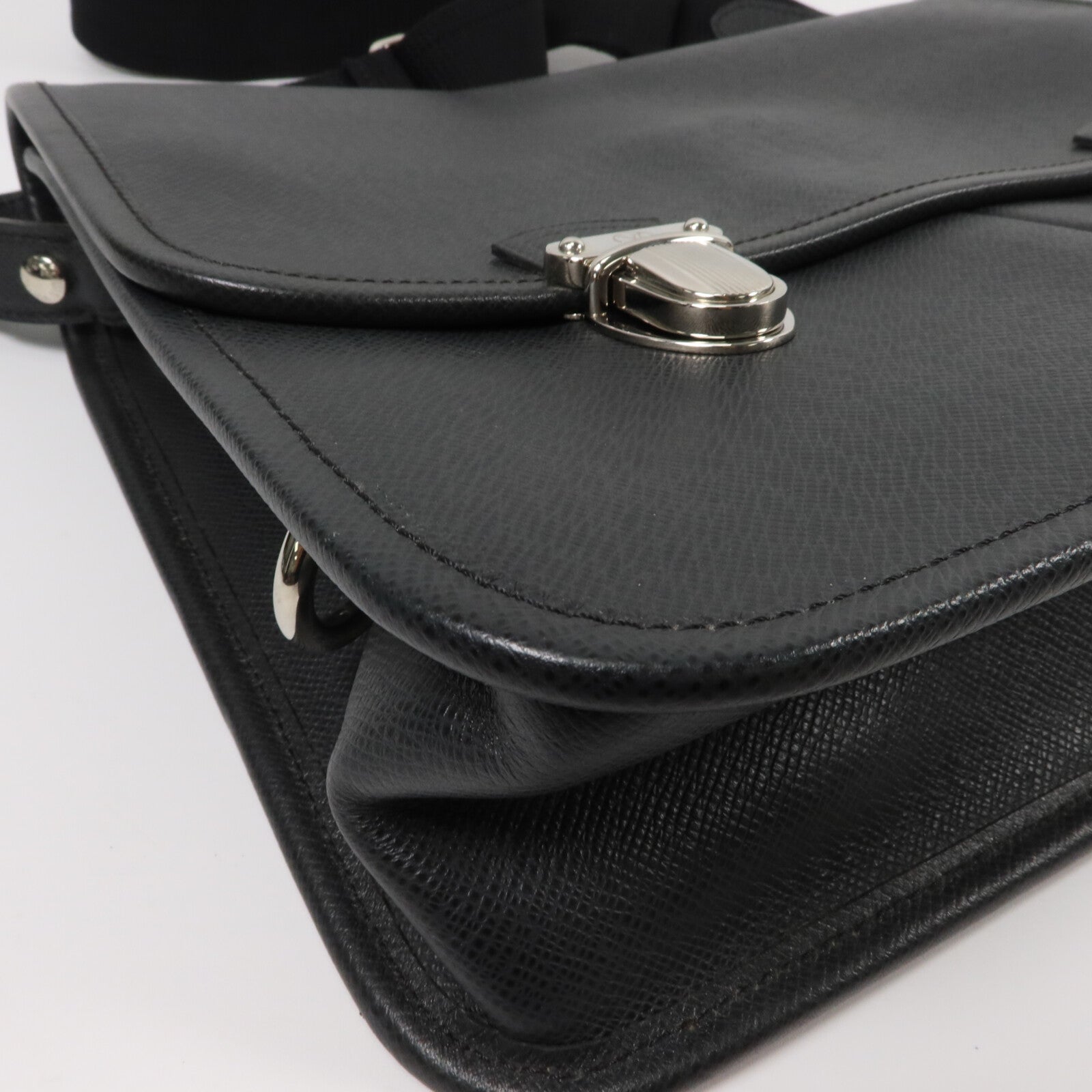LOUIS VUITTON Taiga Alexei肩背袋