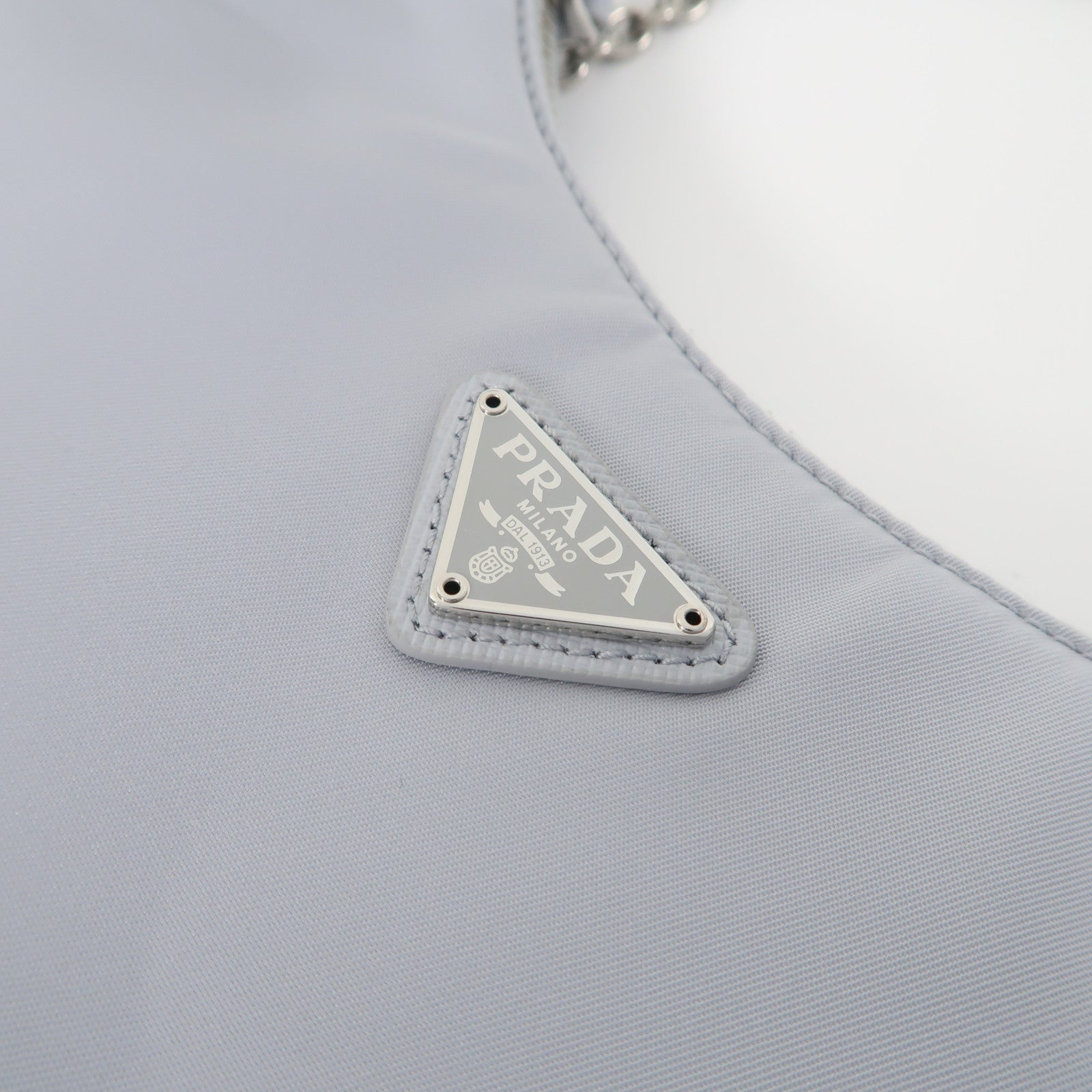 PRADA 尼龍Re-Edition銀扣手挽肩背兩用袋灰色