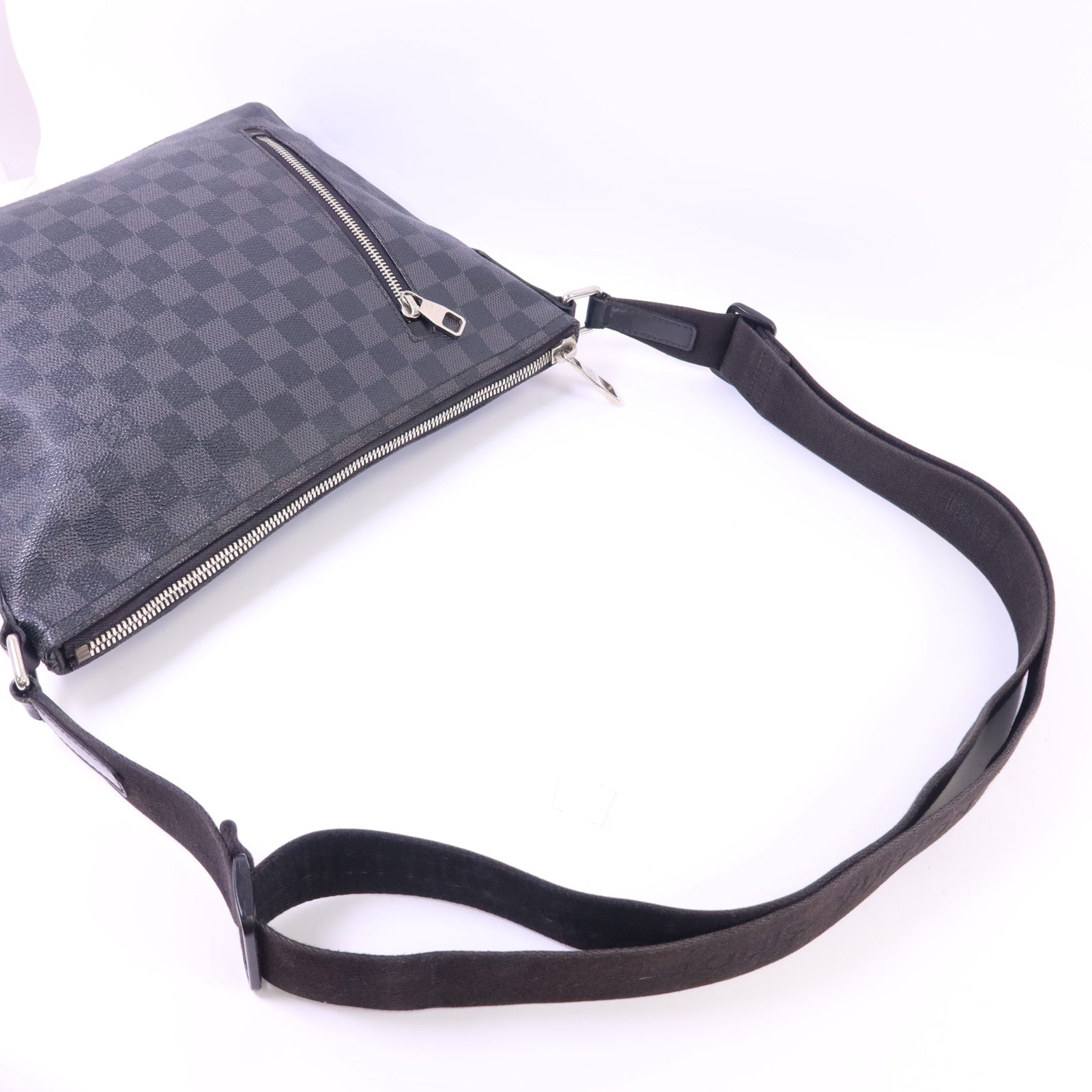 LOUIS VUITTON Damier Graphite Mick PM銀扣肩背袋