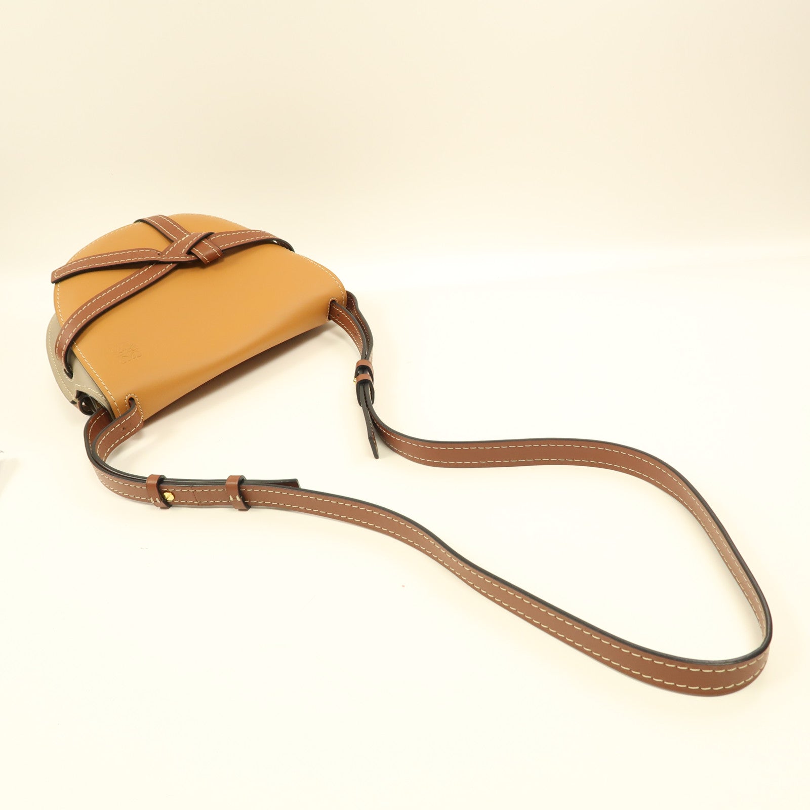 LOEWE 牛皮皮革Gate Small金扣肩背袋米色/啡色