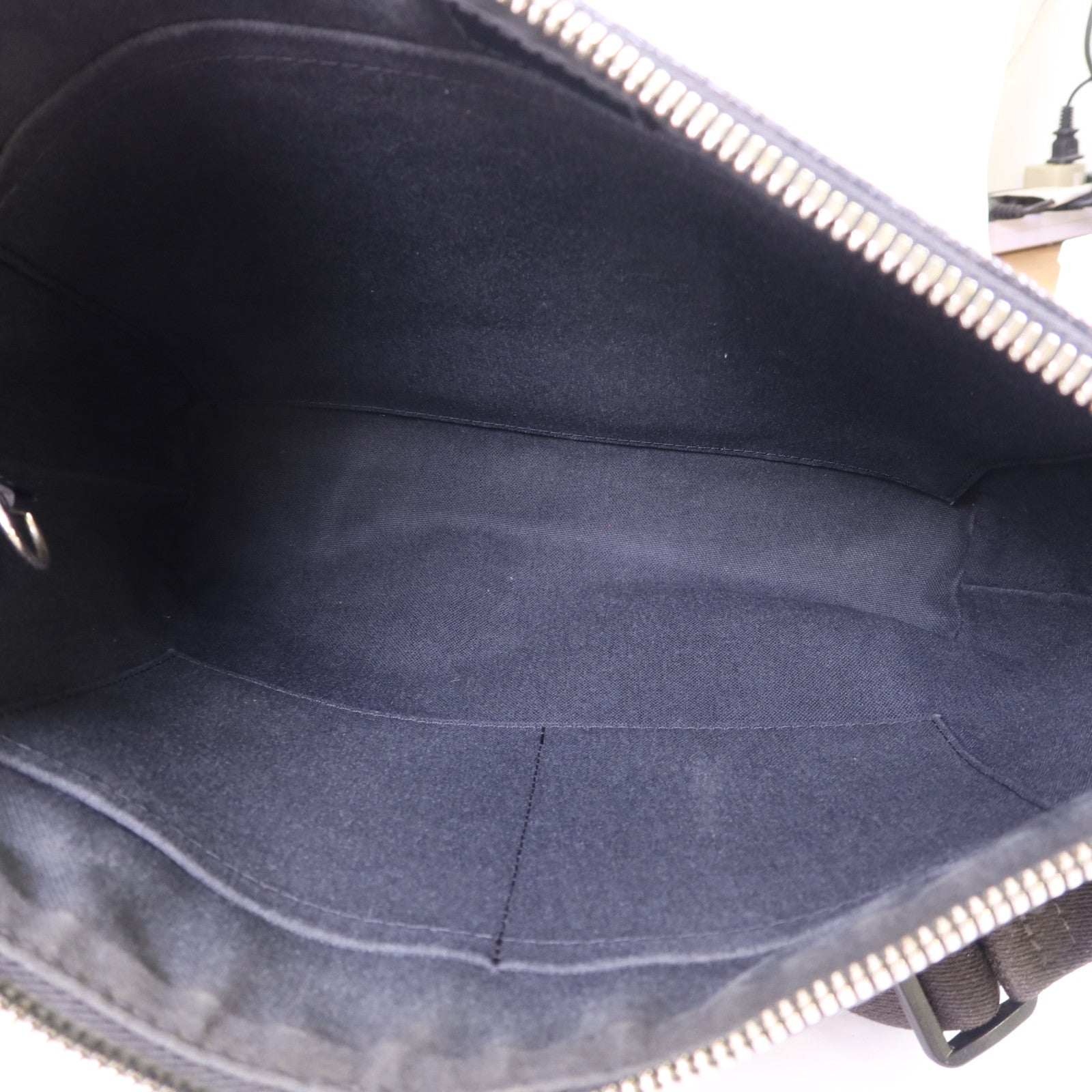 LOUIS VUITTON Damier Graphite Mick PM銀扣肩背袋