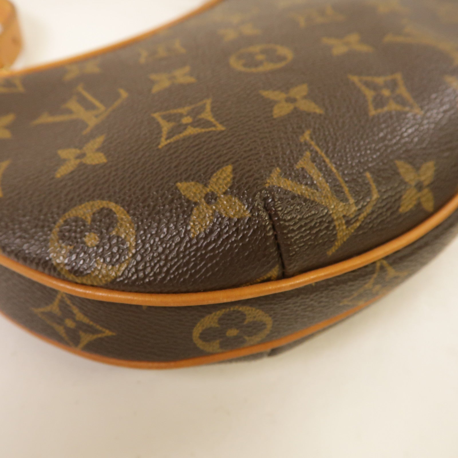LOUIS VUITTON Monogram Pochette Croissant金扣肩背袋啡色