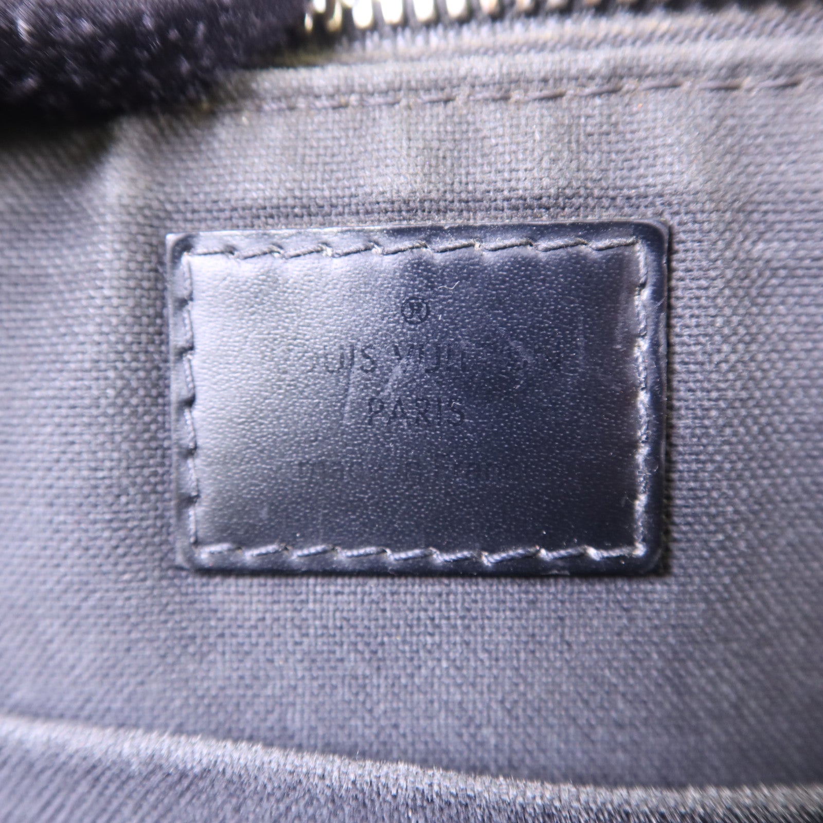 LOUIS VUITTON Damier Graphite Mick PM銀扣肩背袋