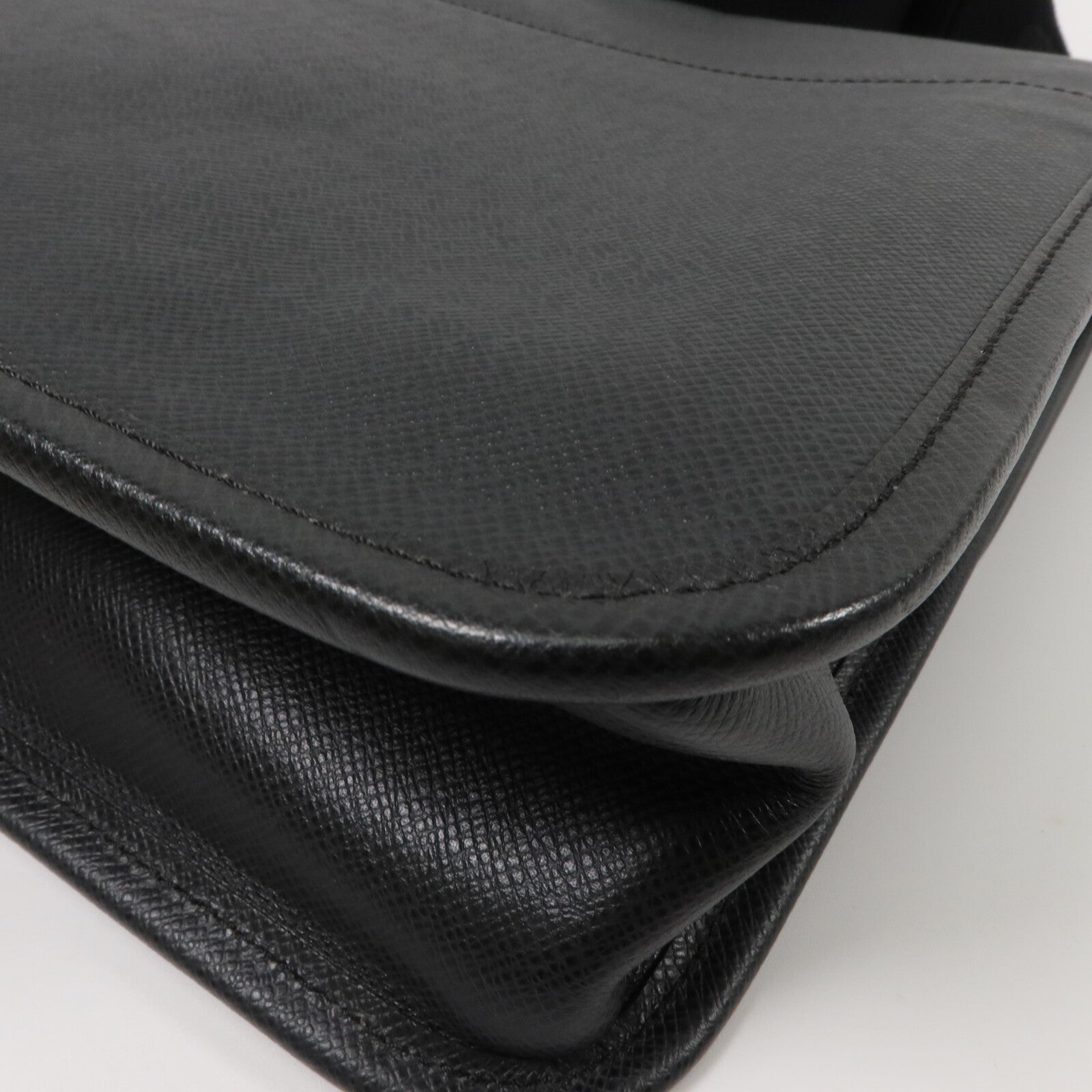 LOUIS VUITTON Taiga Alexei肩背袋