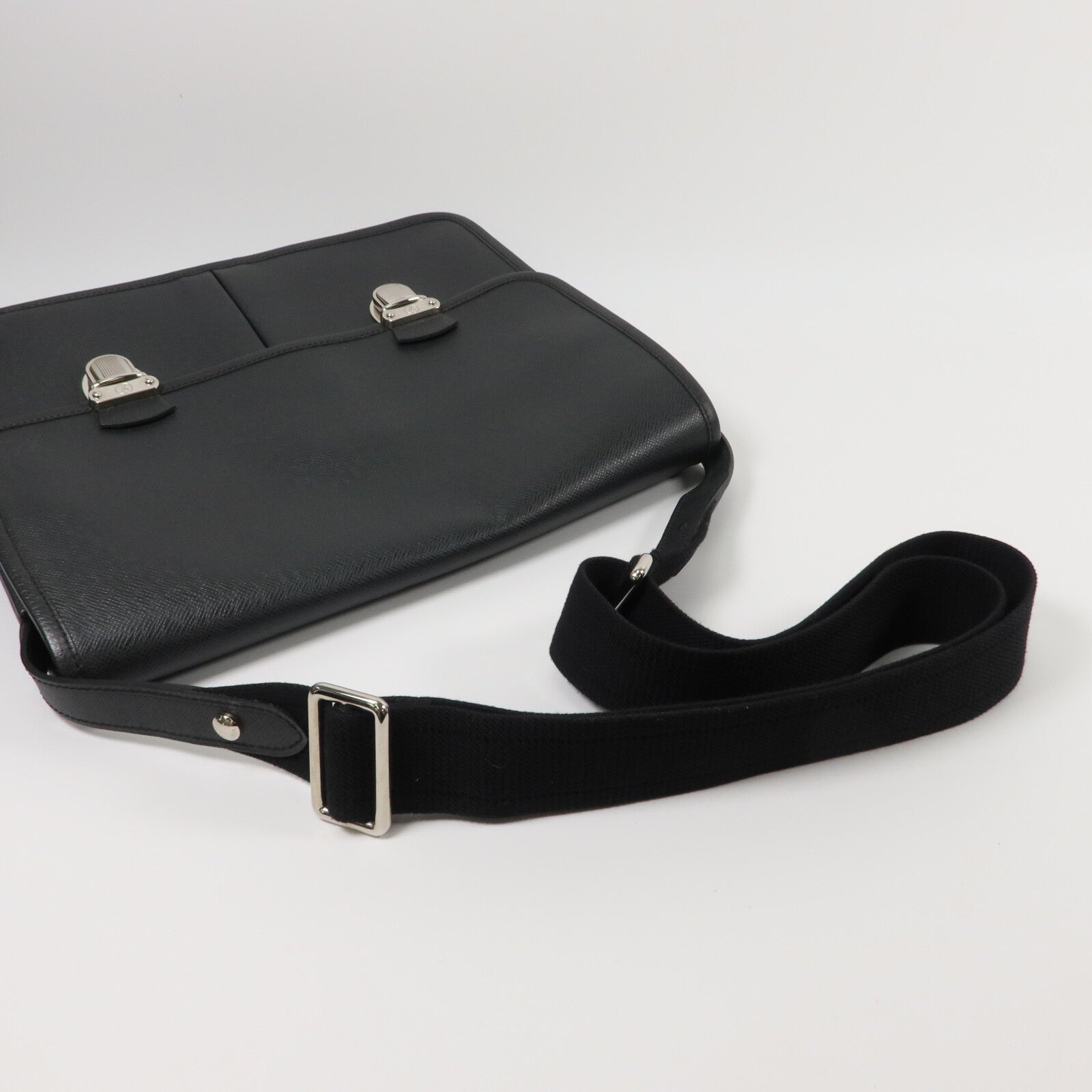 LOUIS VUITTON Taiga Alexei肩背袋