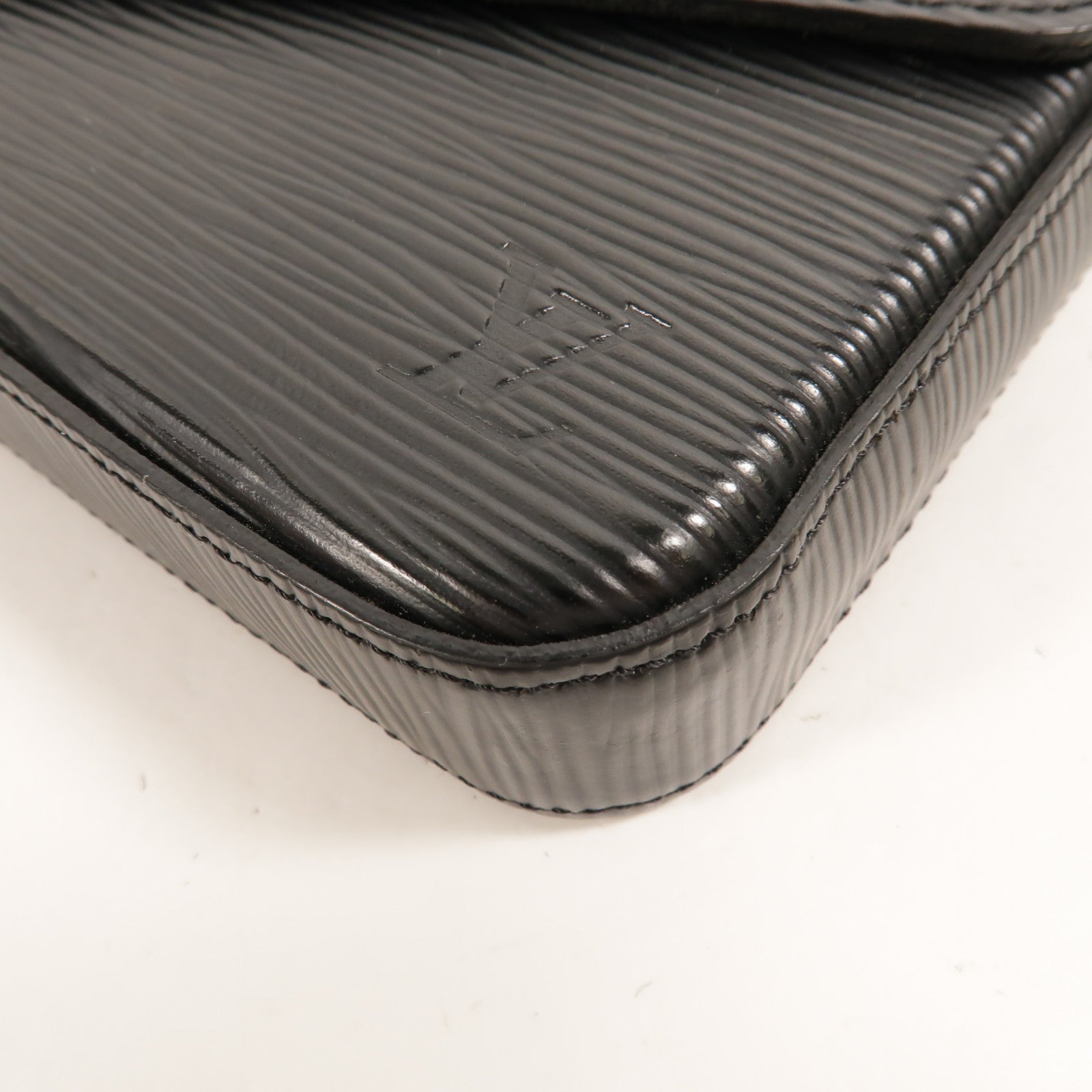LOUIS VUITTON Epi Pochette Felicie鏈帶肩背袋