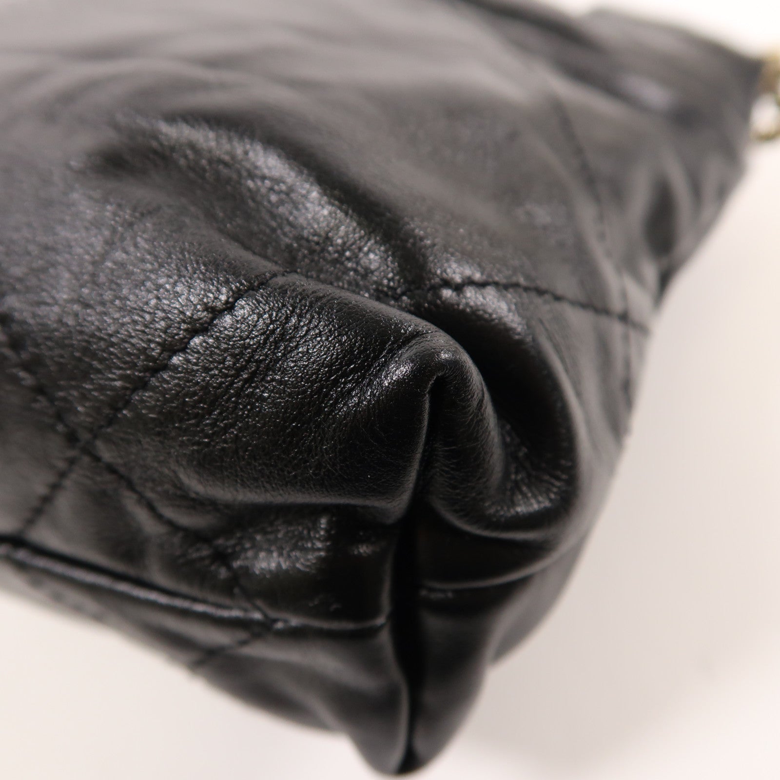 CHANEL 羊皮皮革Chanel 22 Mini金扣手挽鏈帶肩背兩用袋