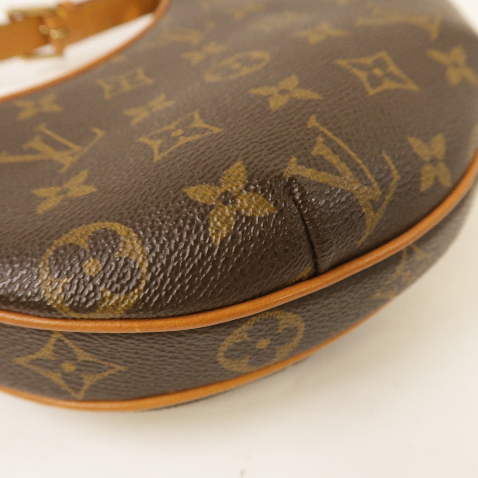 LOUIS VUITTON Monogram Pochette Croissant金扣肩背袋啡色