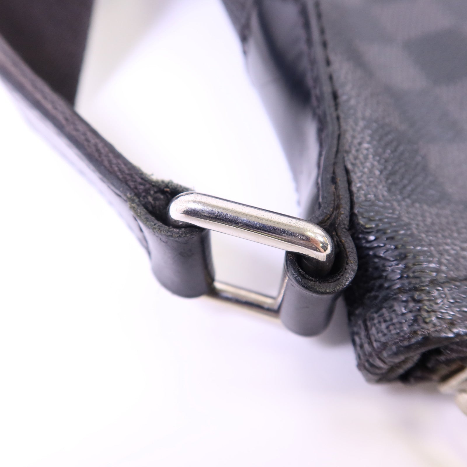 LOUIS VUITTON Damier Graphite Mick PM銀扣肩背袋