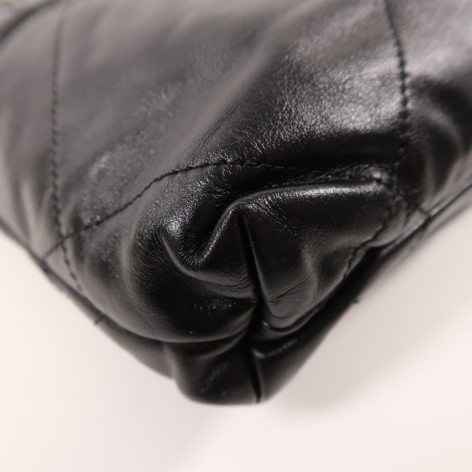 CHANEL 羊皮皮革Chanel 22 Mini金扣手挽鏈帶肩背兩用袋