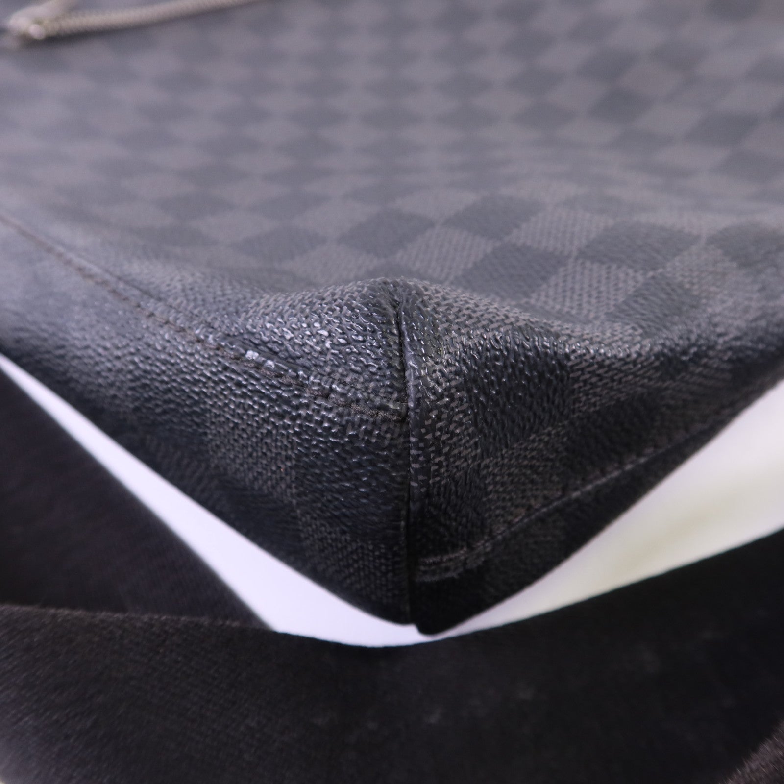 LOUIS VUITTON Damier Graphite Mick PM銀扣肩背袋