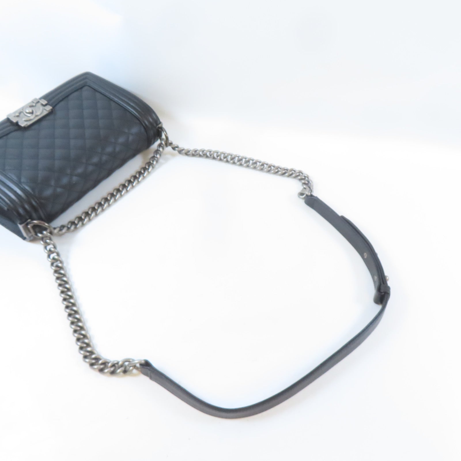 CHANEL 菱格牛皮皮革Boy Chanel銀扣鏈帶肩背袋黑色