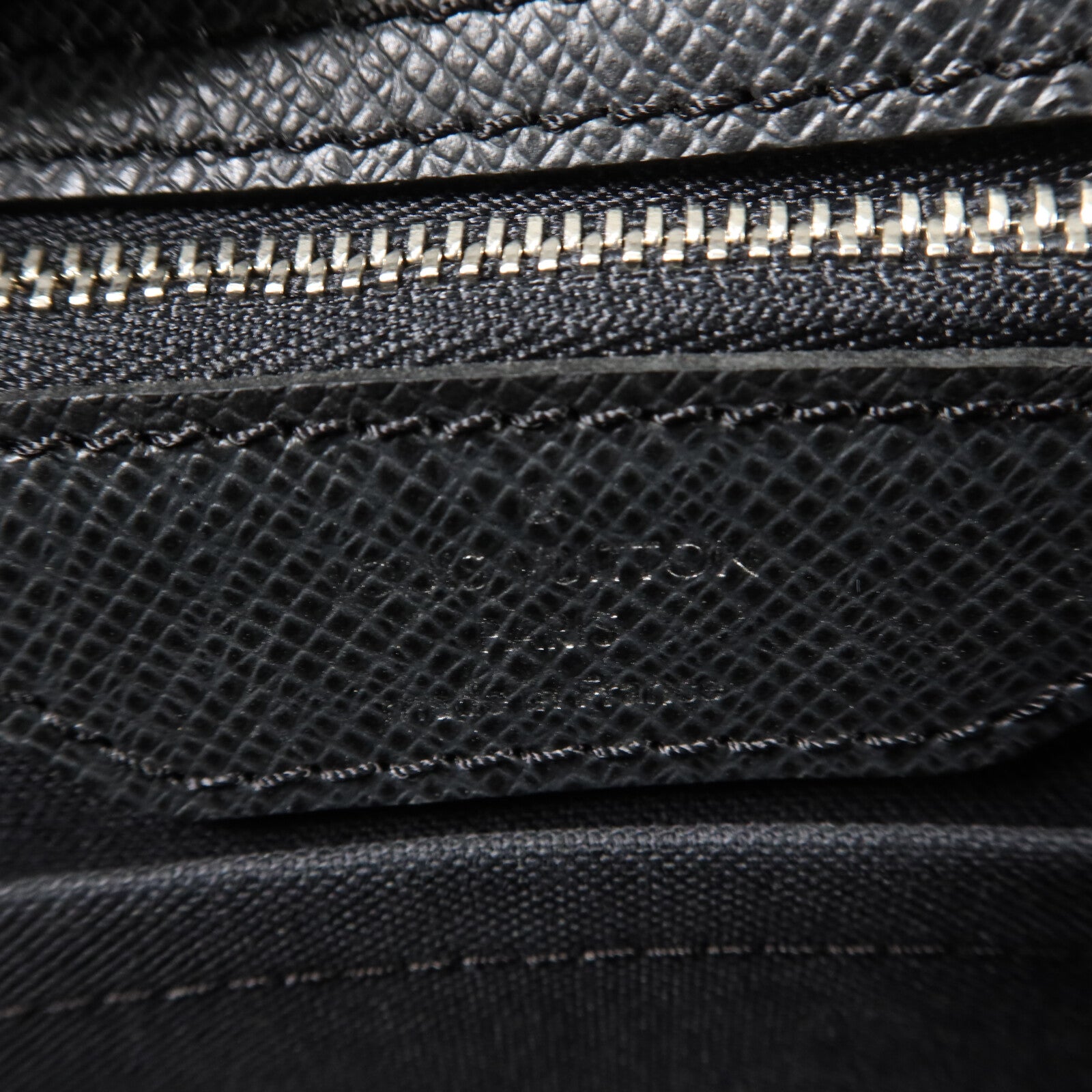 LOUIS VUITTON Taiga Alexei肩背袋