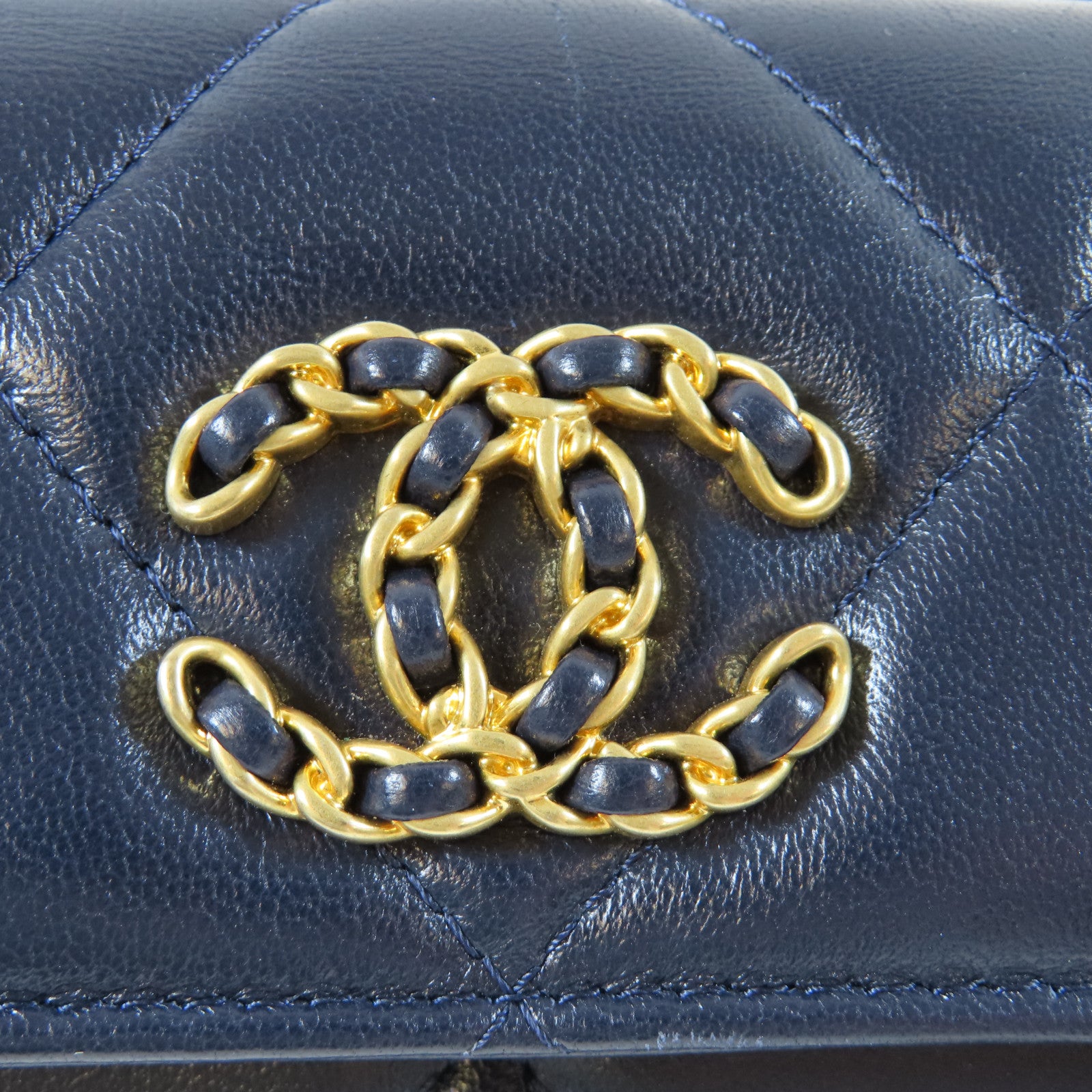 CHANEL 【激減優惠】菱格皮革C19 WOC金扣/銀扣鏈帶肩背袋黑色