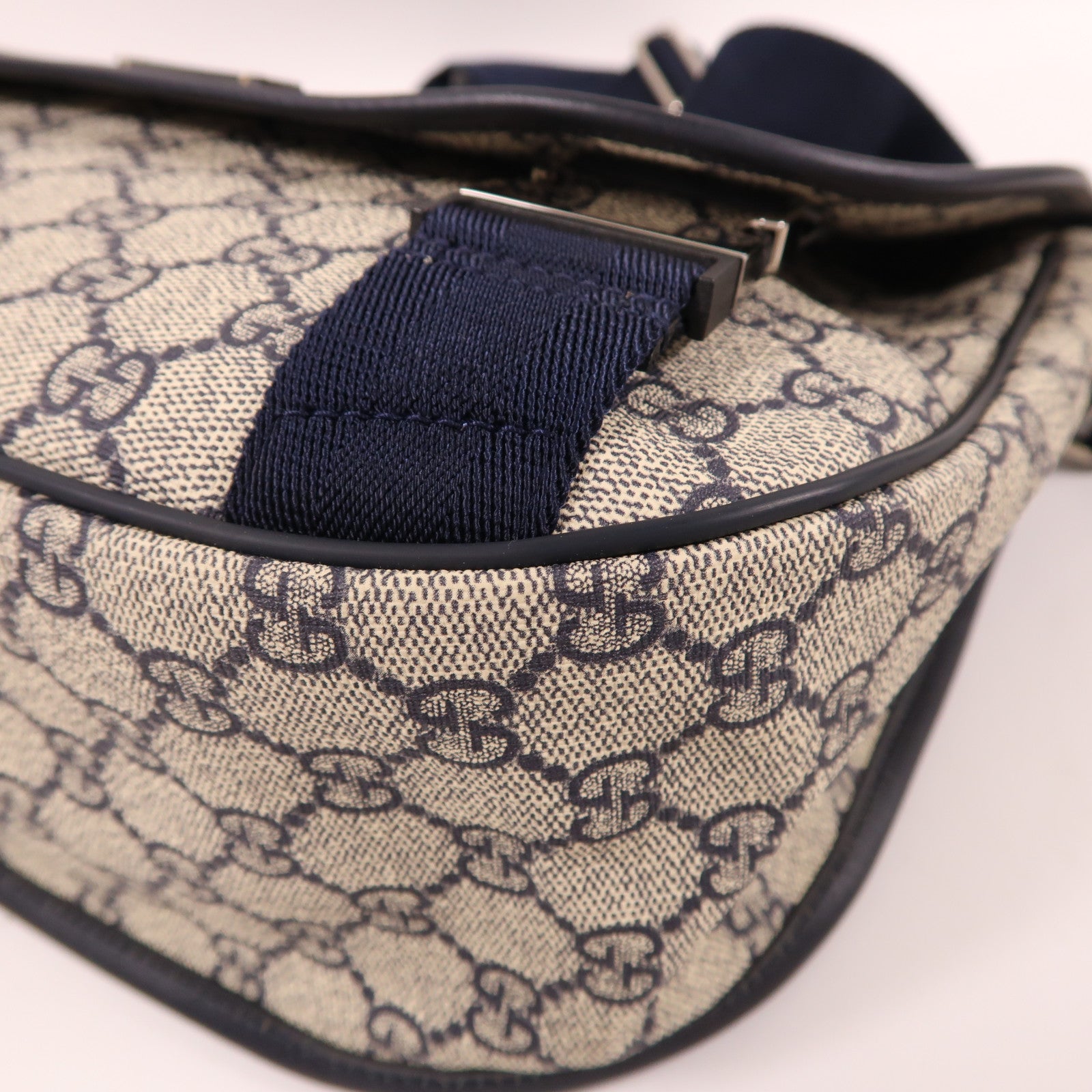 GUCCI 塗層帆布Messenger Shoulder Bag銀扣肩背袋棕色/藍色