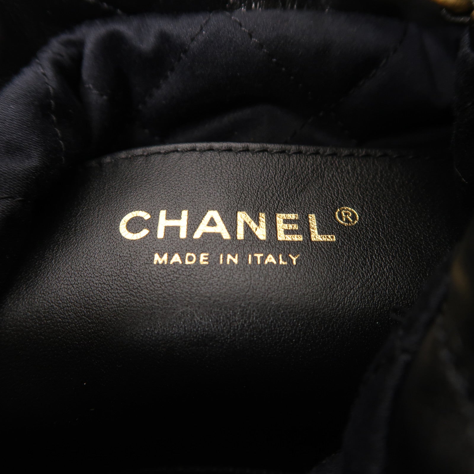 CHANEL 羊皮皮革Chanel 22 Mini金扣手挽鏈帶肩背兩用袋