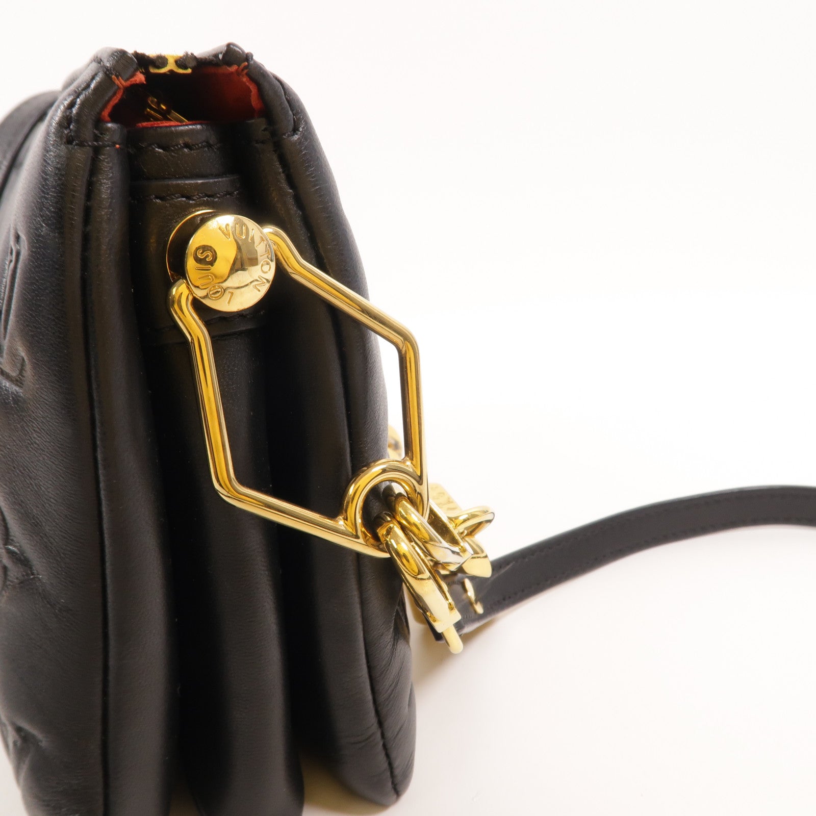 LOUIS VUITTON 【激減優惠】Monogram Embossed Coussin BB金扣鏈帶手挽肩背兩用袋