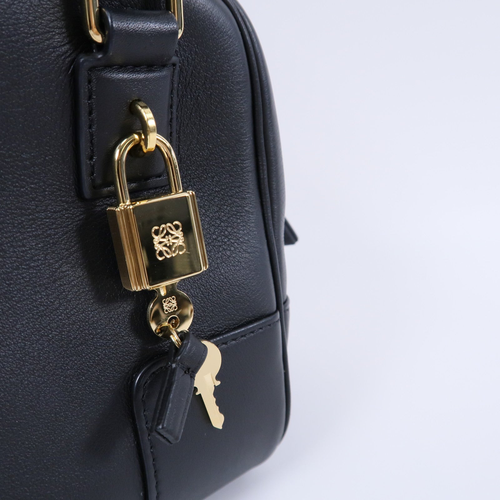 LOEWE 牛皮皮革Amazona 16 Square手挽肩背兩用袋