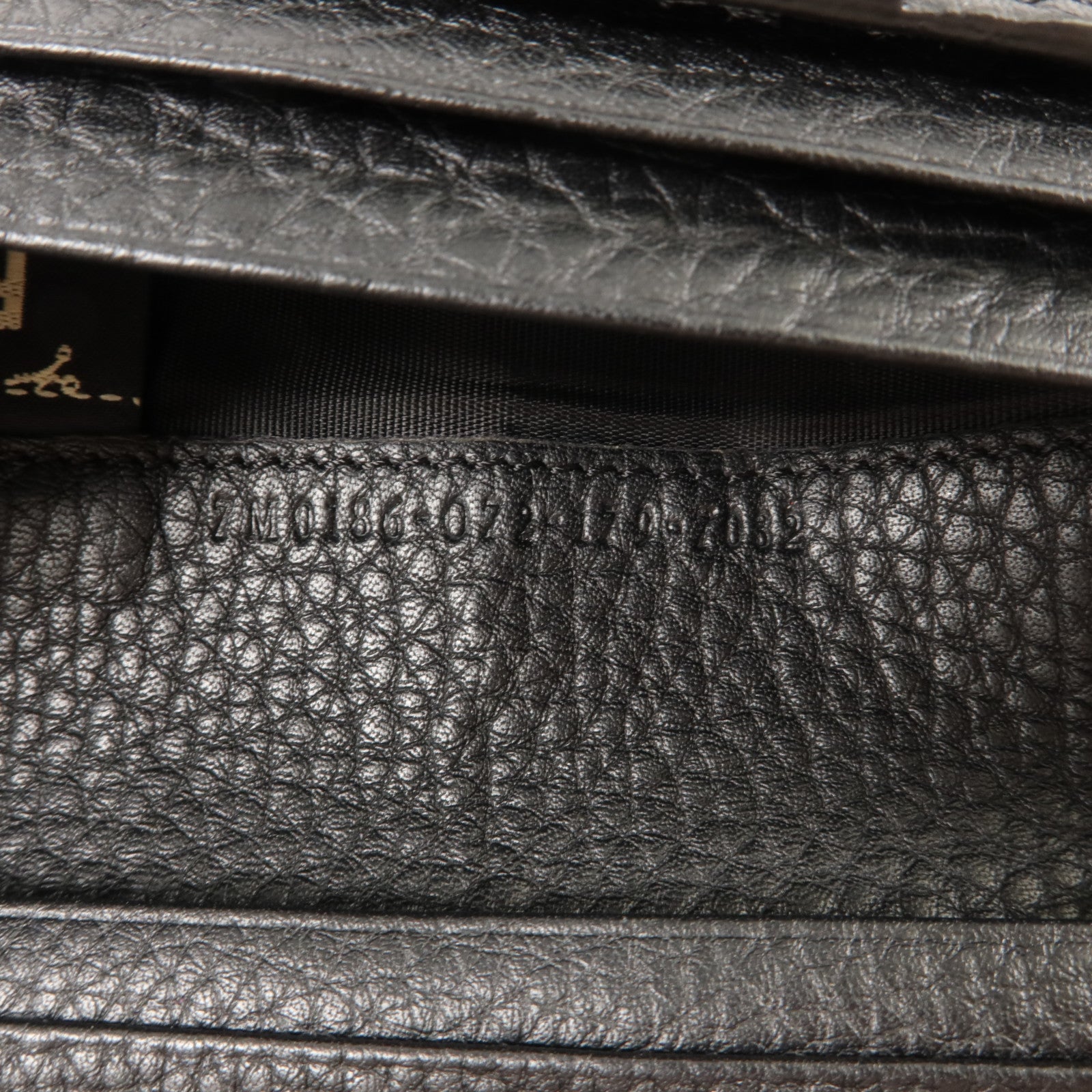 FENDI 牛皮皮革Long Wallet銀扣長錢包