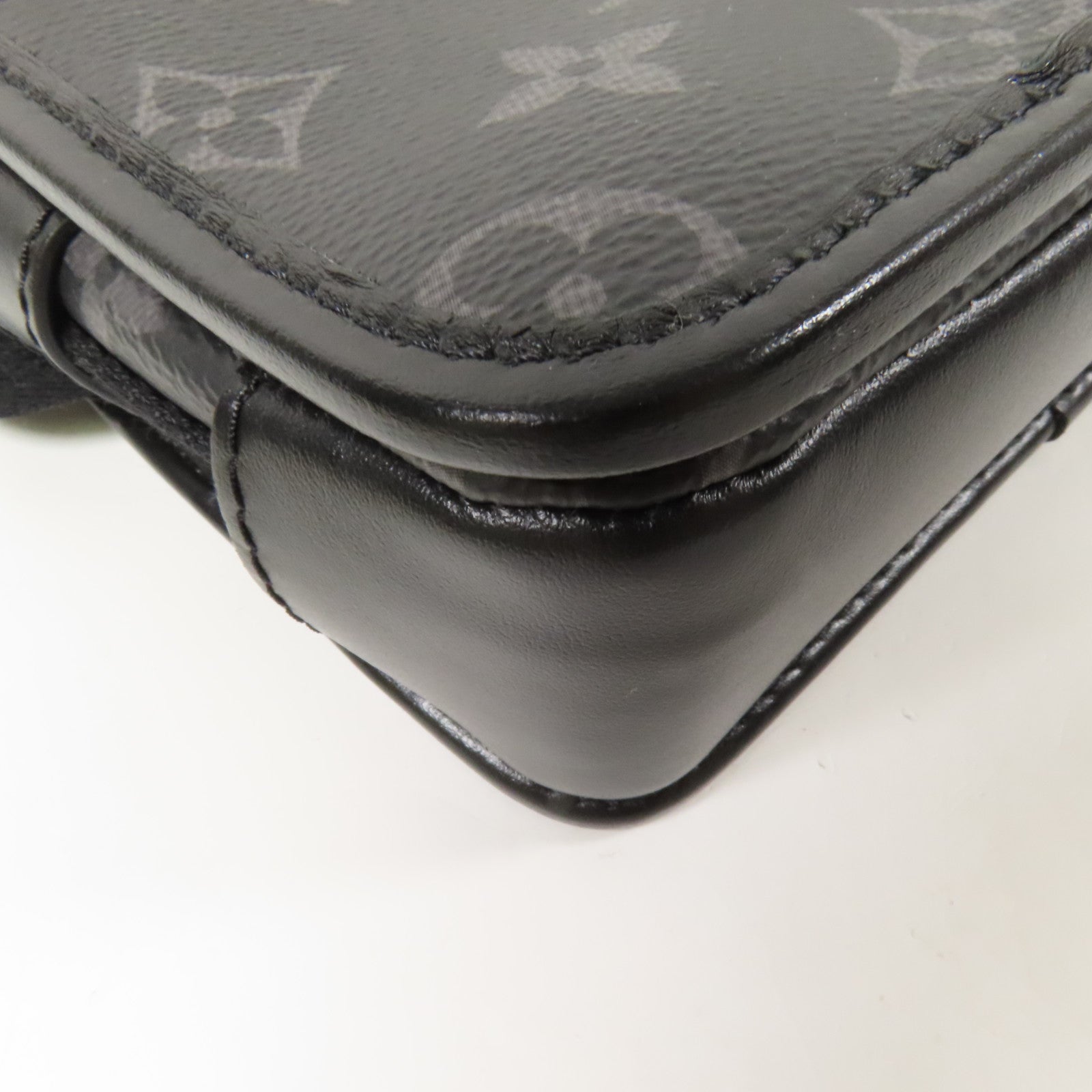 LOUIS VUITTON Monogram Eclipse Bosphore Wearable Wallet肩背袋