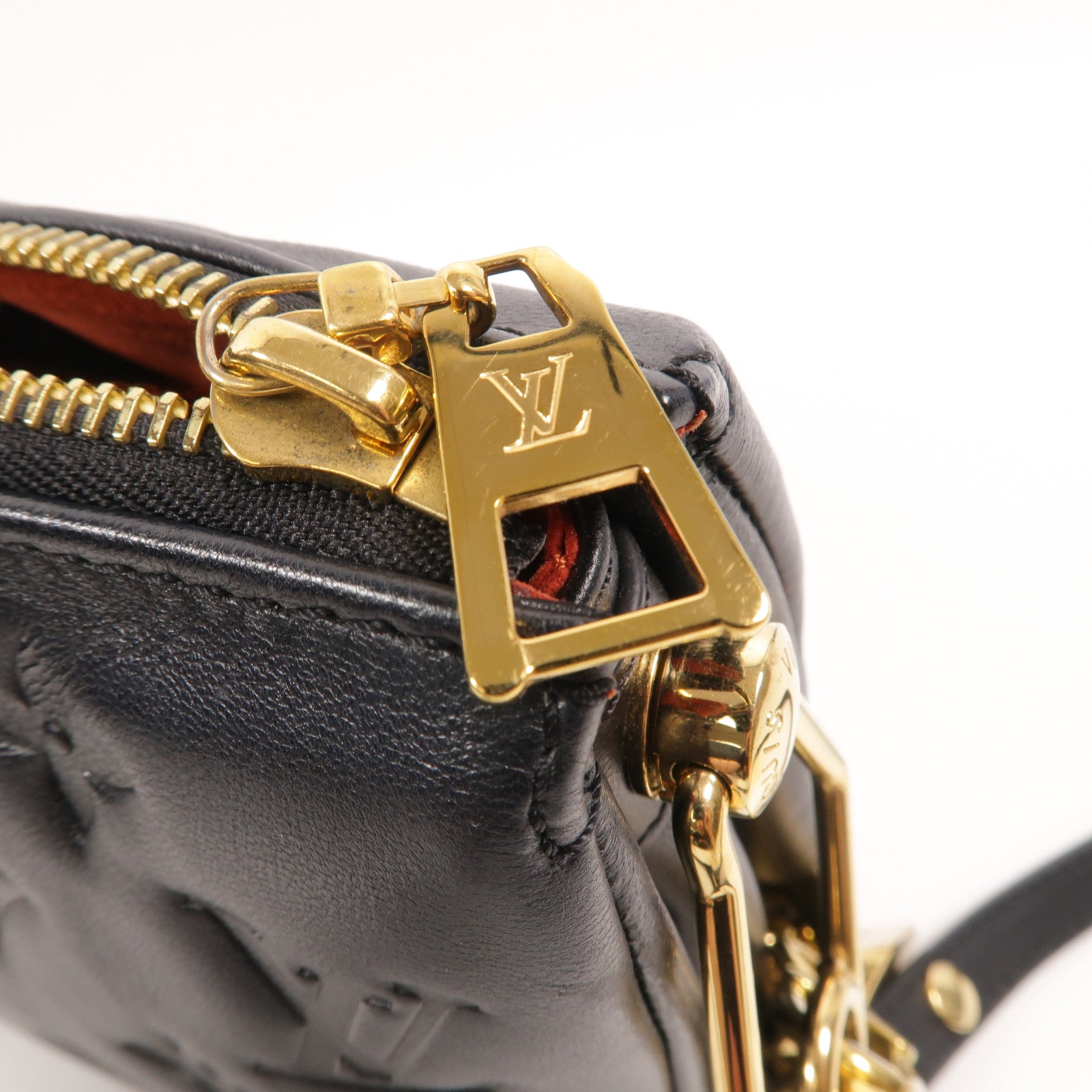 LOUIS VUITTON 【激減優惠】Monogram Embossed Coussin BB金扣鏈帶手挽肩背兩用袋