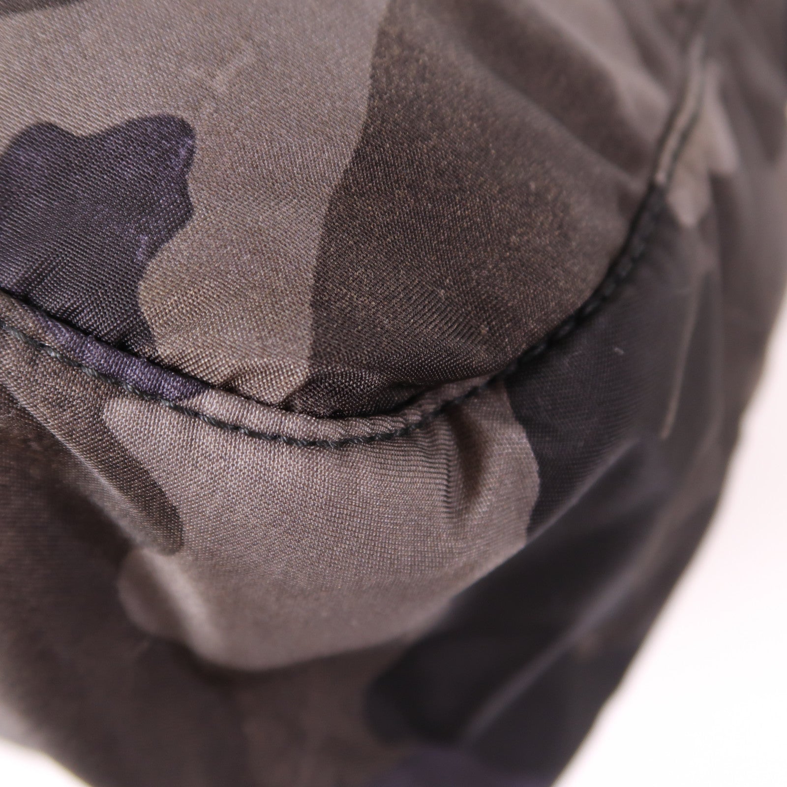 PRADA 尼龍Shoulder Bag銀扣肩背袋