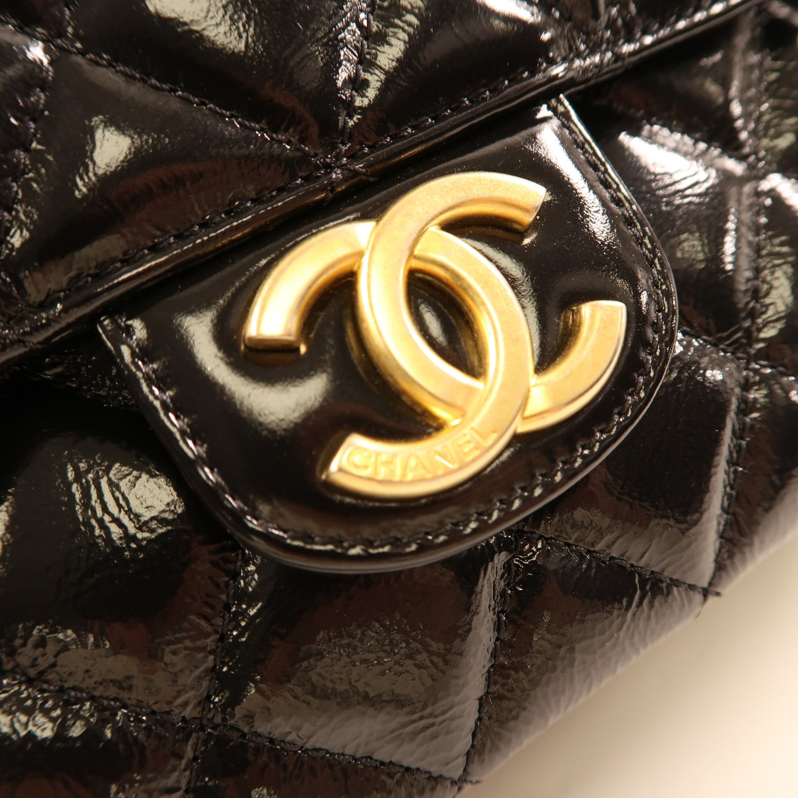 CHANEL Shiny Crumpled皮革Hobo Bag金扣鏈帶肩背袋