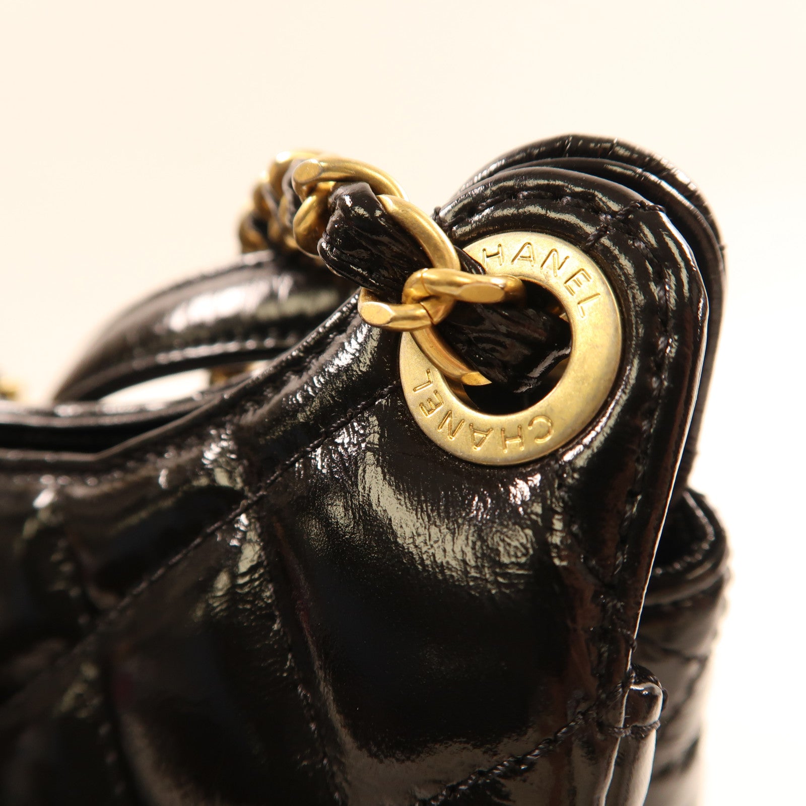 CHANEL Shiny Crumpled皮革Hobo Bag金扣鏈帶肩背袋