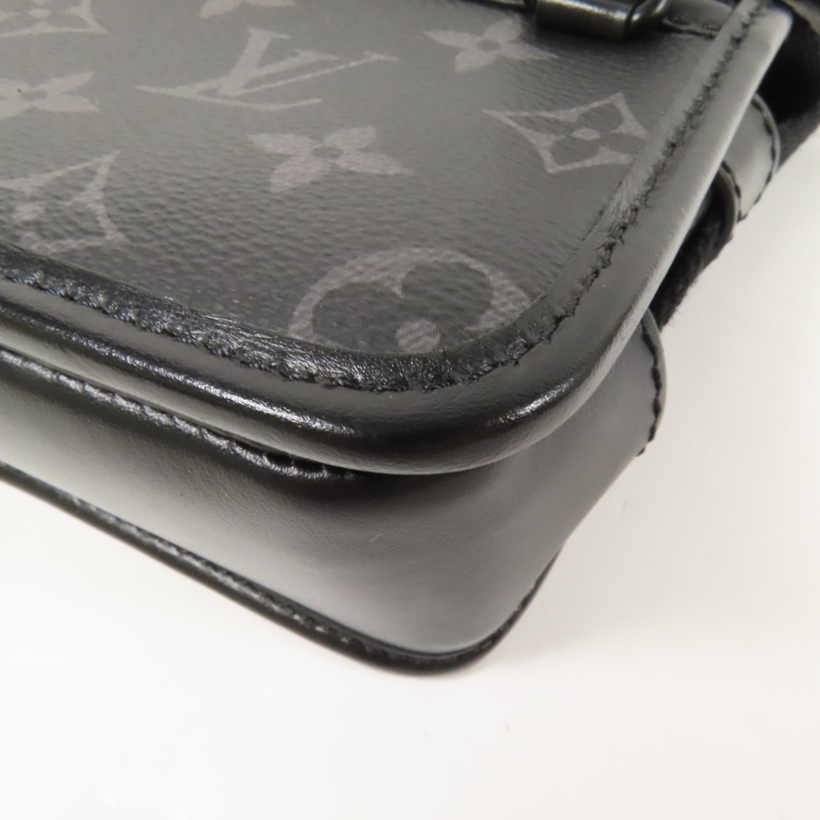 LOUIS VUITTON Monogram Eclipse Bosphore Wearable Wallet肩背袋