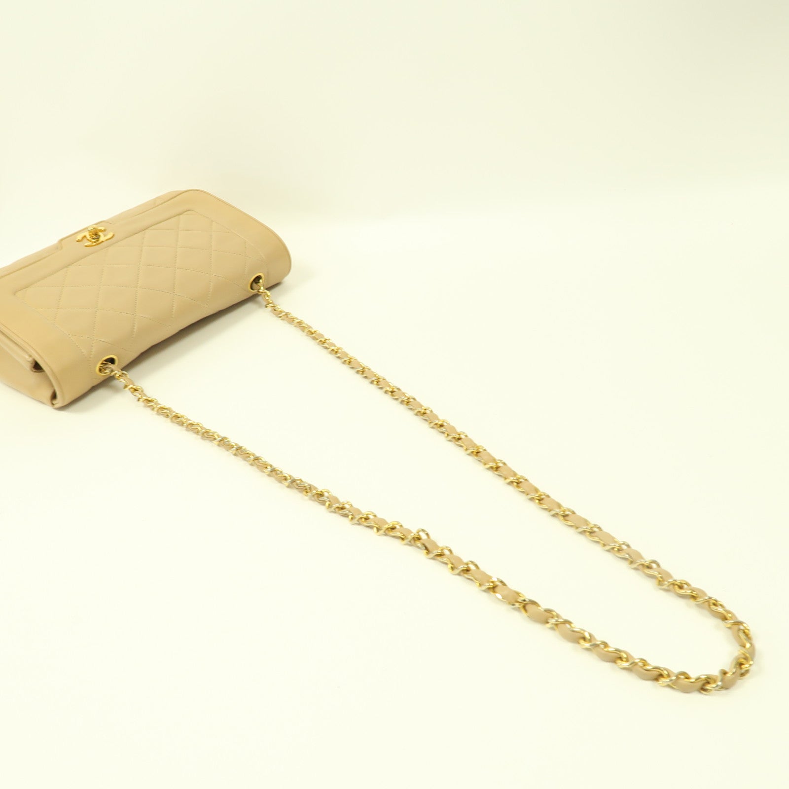 CHANEL 菱格羊皮皮革Chain Shoulder金扣鏈帶肩背袋米色