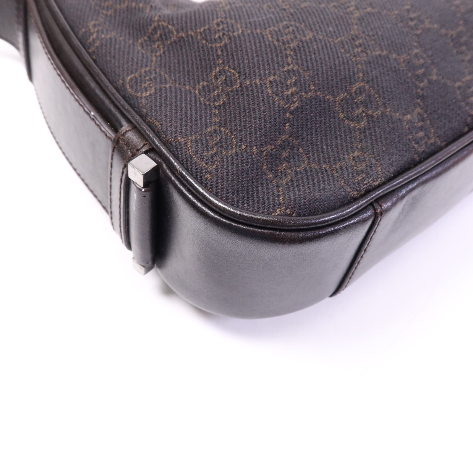 GUCCI 帆布Jacqua銀扣肩背袋