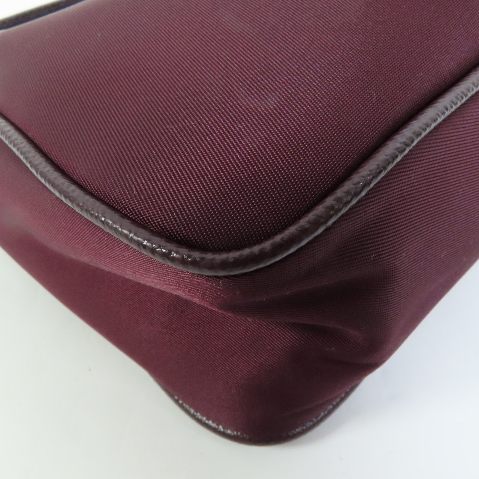 PRADA 尼龍Re-Edition 2005金扣手挽袋
