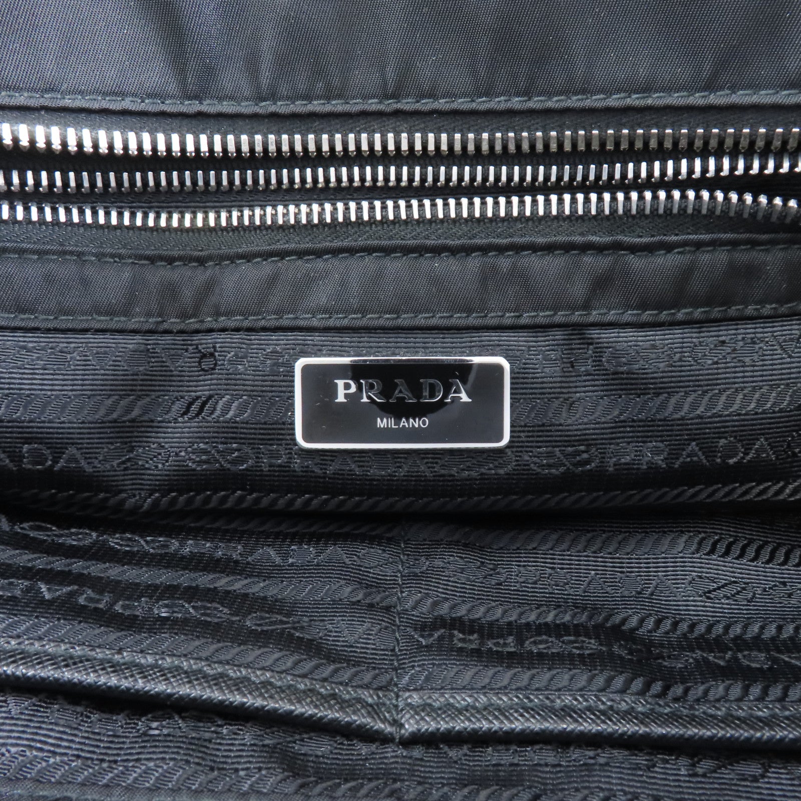 PRADA 菱格尼龍Chain Shoulder銀扣鏈帶肩背袋黑色