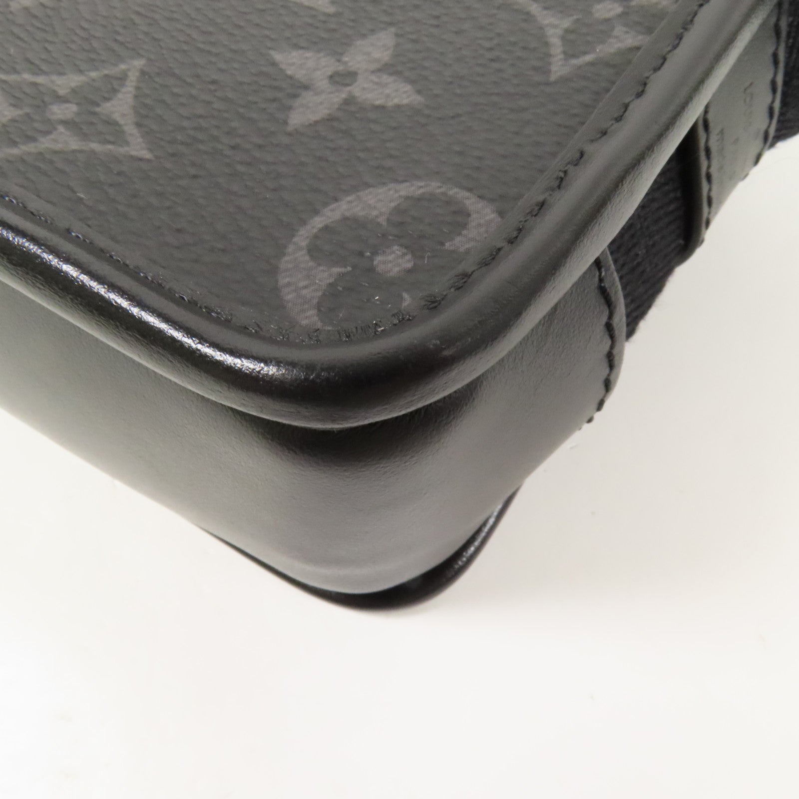 LOUIS VUITTON Monogram Eclipse Bosphore Wearable Wallet肩背袋