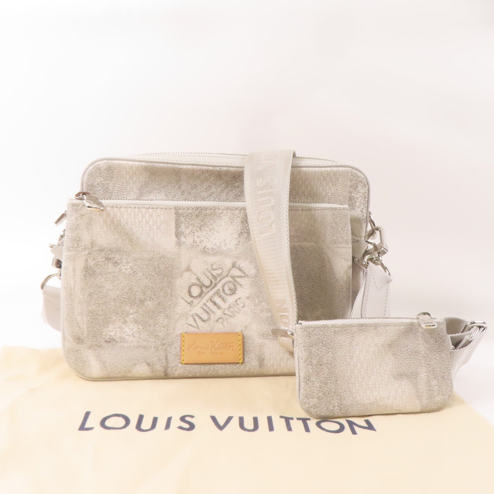 LOUIS VUITTON Damier Salt Trio Messenger Bag銀扣肩背袋灰色
