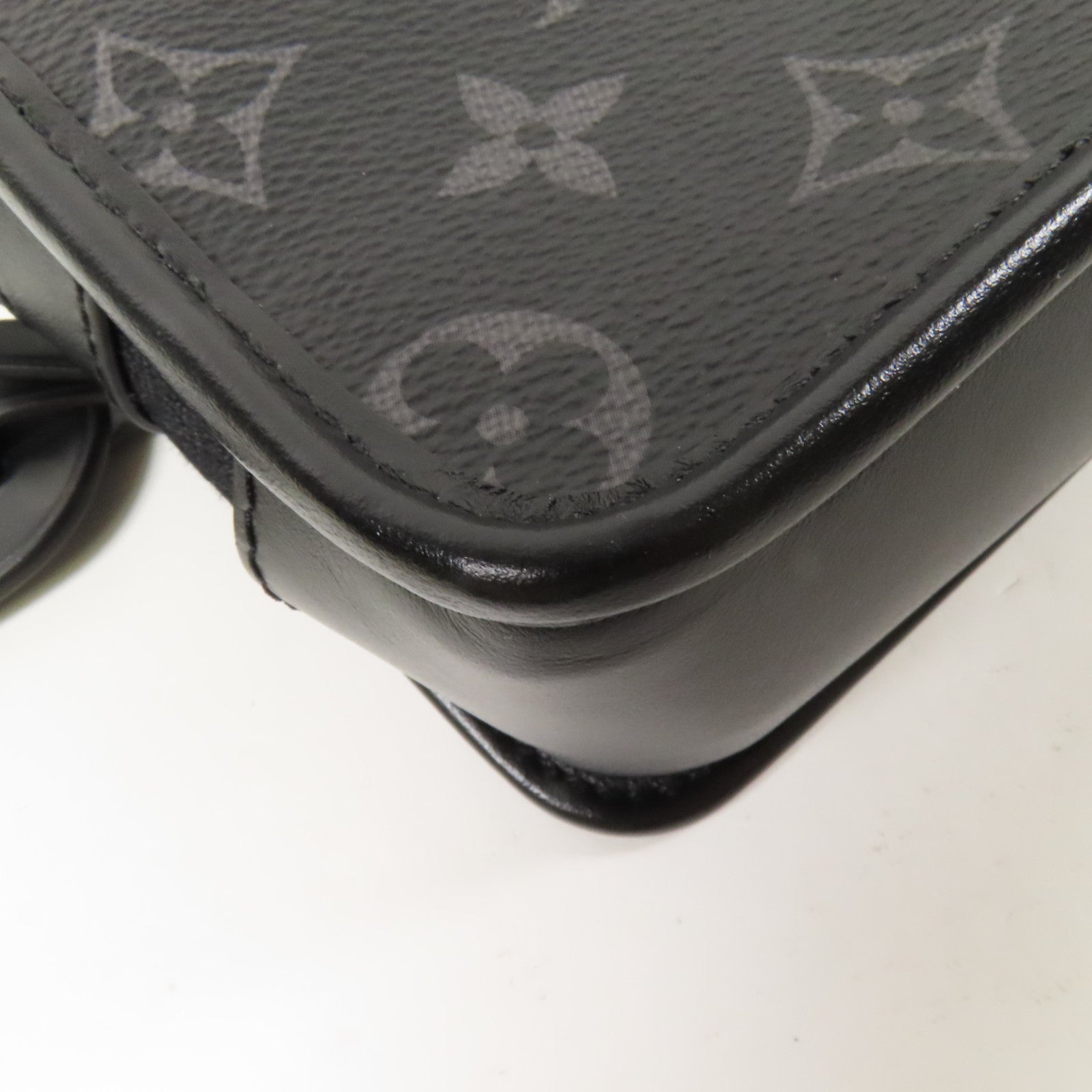 LOUIS VUITTON Monogram Eclipse Bosphore Wearable Wallet肩背袋