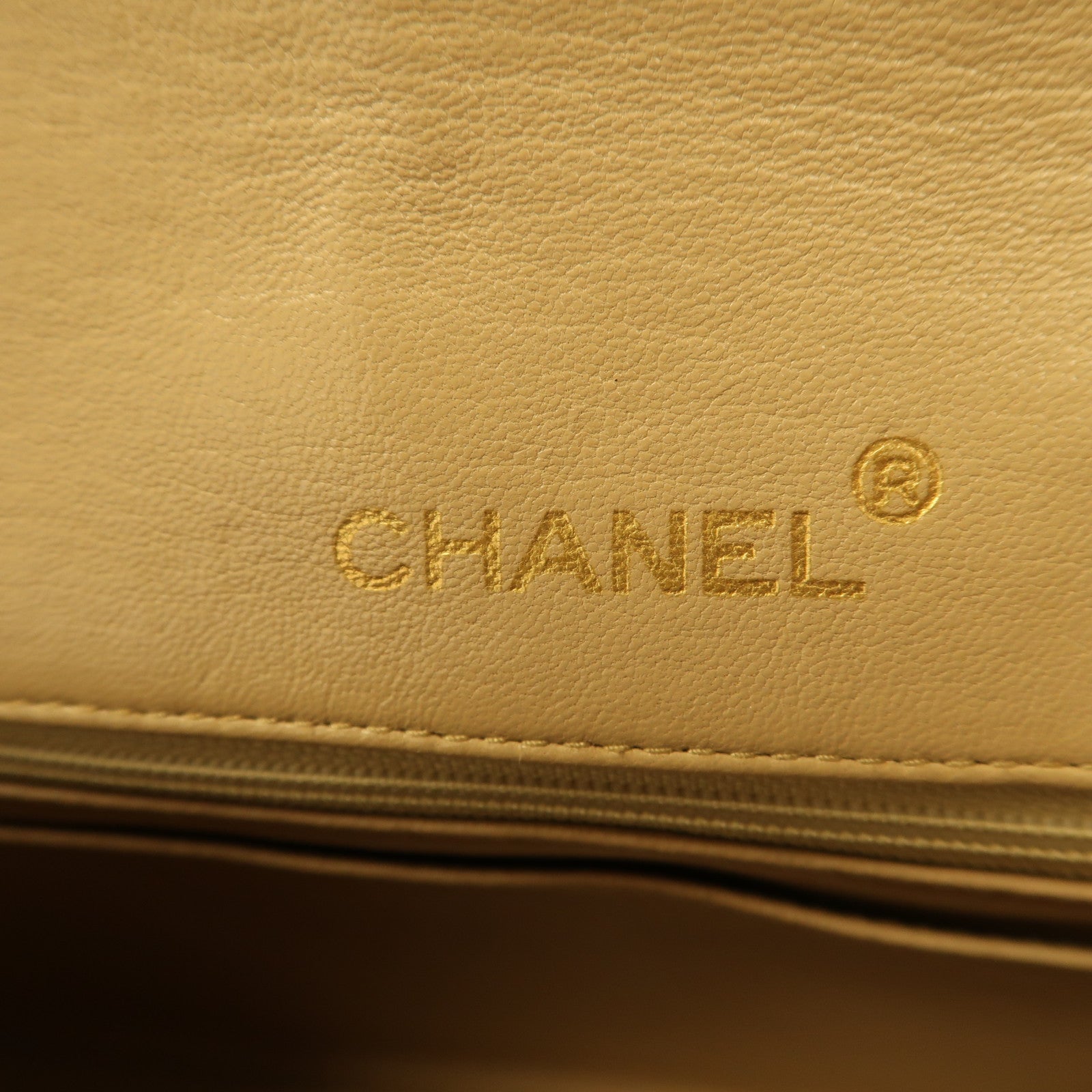 CHANEL 菱格羊皮皮革Chain Shoulder金扣鏈帶肩背袋米色