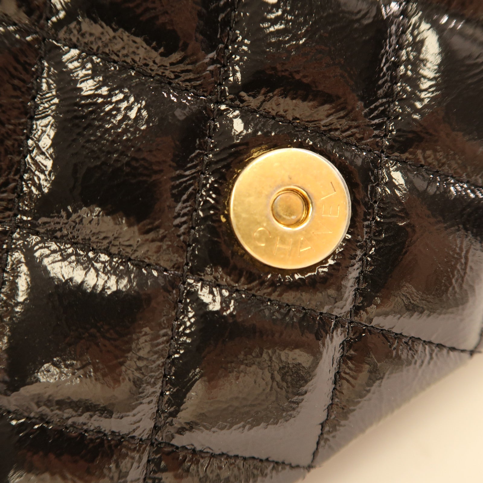 CHANEL Shiny Crumpled皮革Hobo Bag金扣鏈帶肩背袋