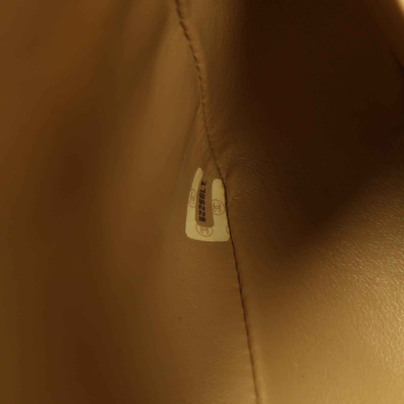 CHANEL 菱格羊皮皮革Chain Shoulder金扣鏈帶肩背袋米色