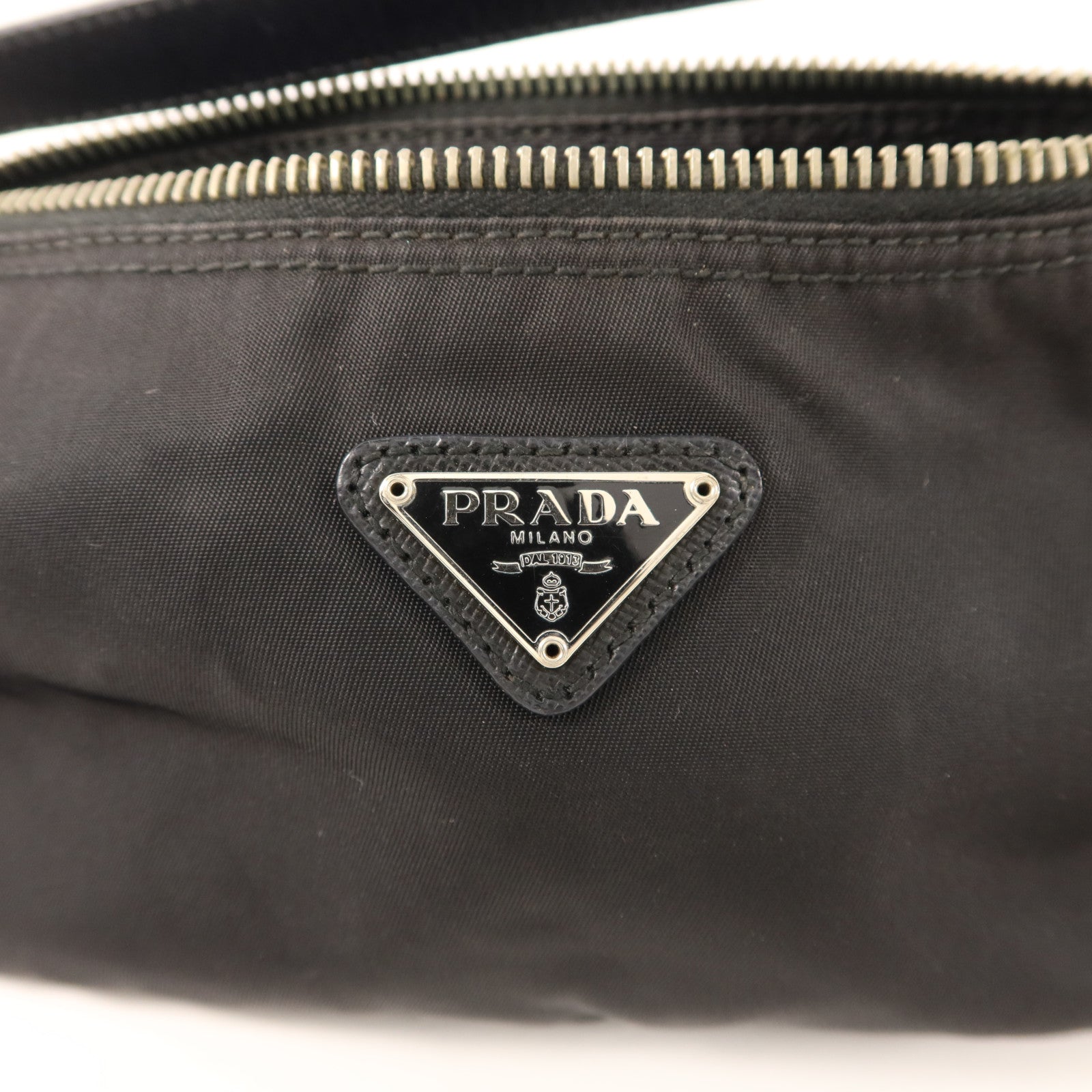 PRADA 尼龍Re-Edition 2005銀扣手挽袋