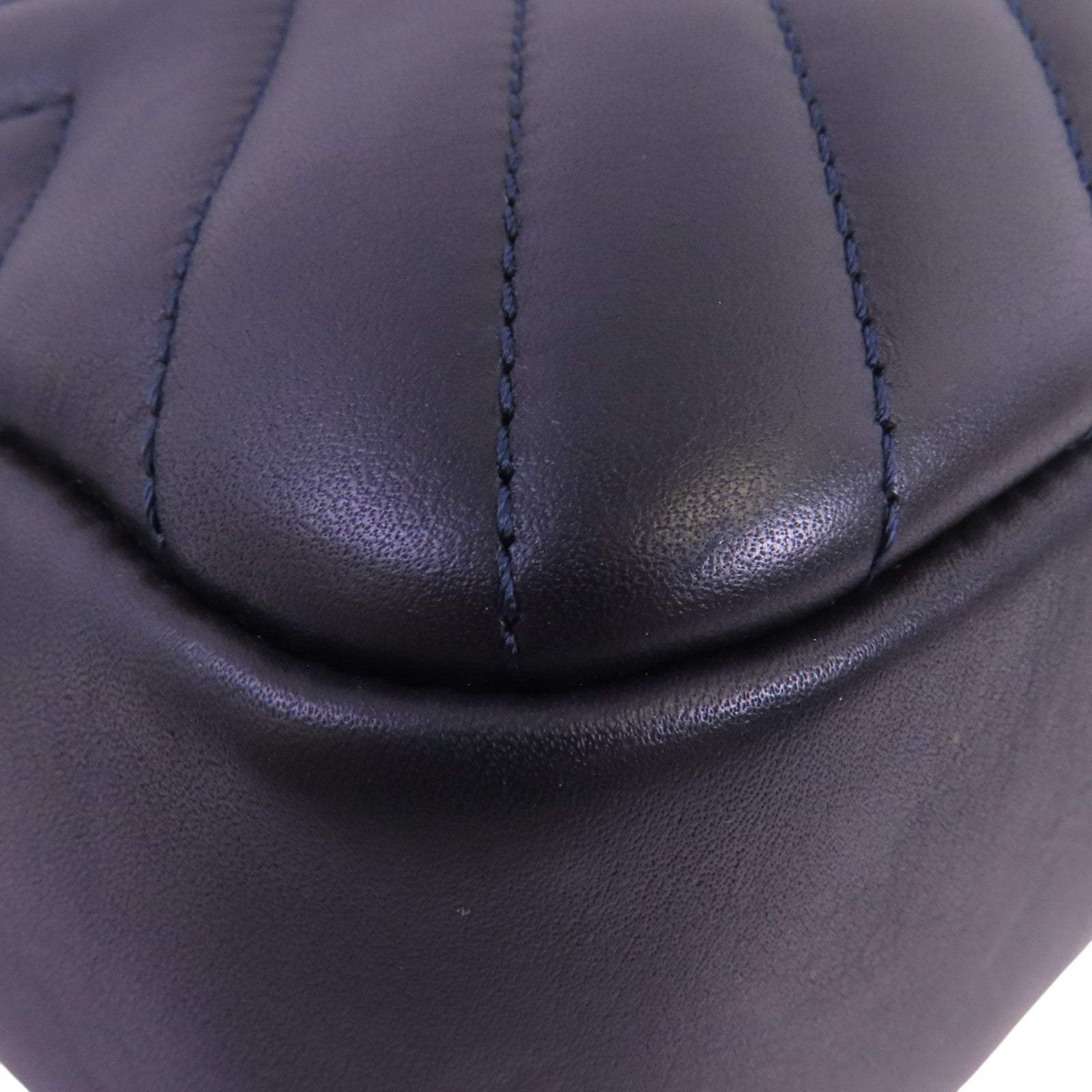 CHANEL 牛皮皮革Chevron Camera Bag銀扣鏈帶肩背袋