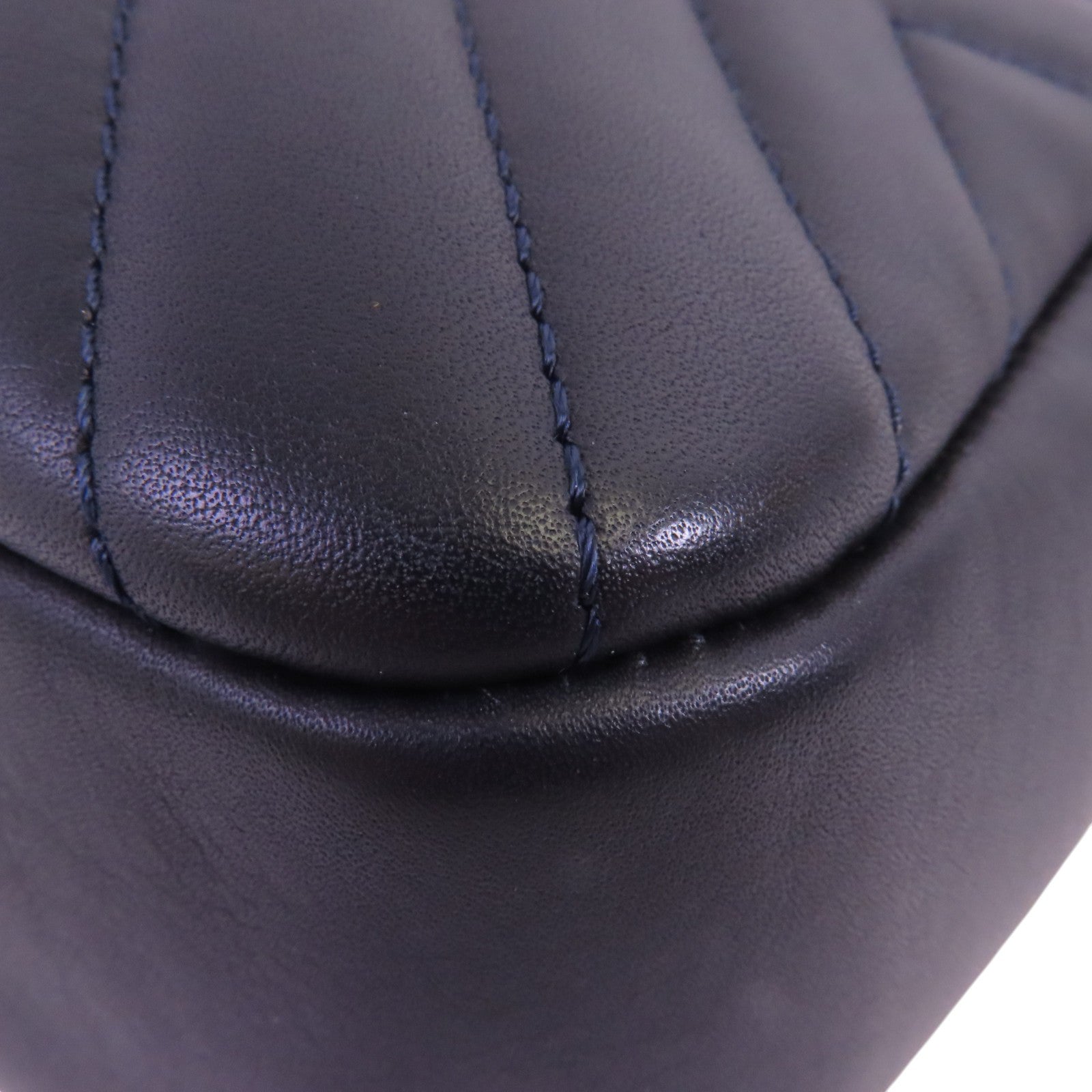 CHANEL 牛皮皮革Chevron Camera Bag銀扣鏈帶肩背袋