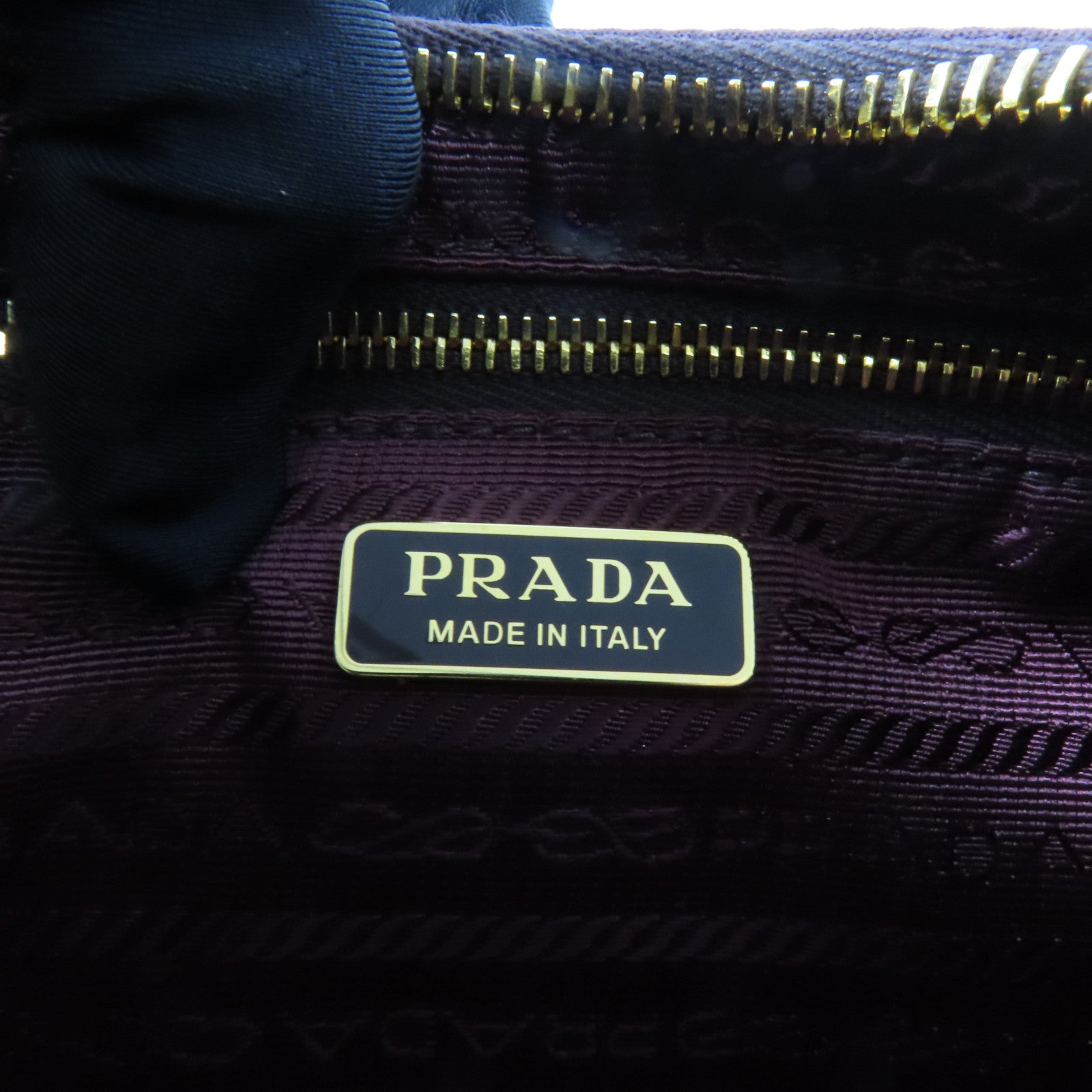 PRADA 尼龍Re-Edition 2005金扣手挽袋