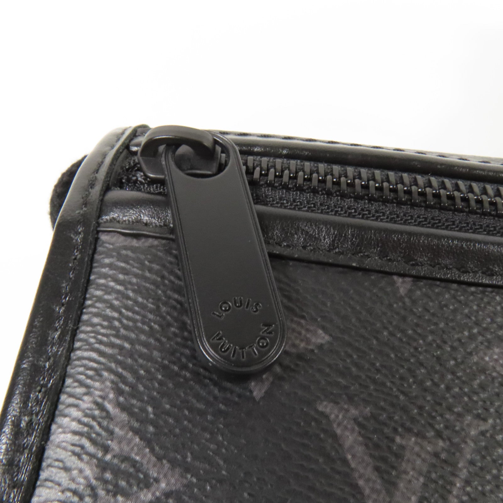 LOUIS VUITTON Monogram Eclipse Bosphore Wearable Wallet肩背袋